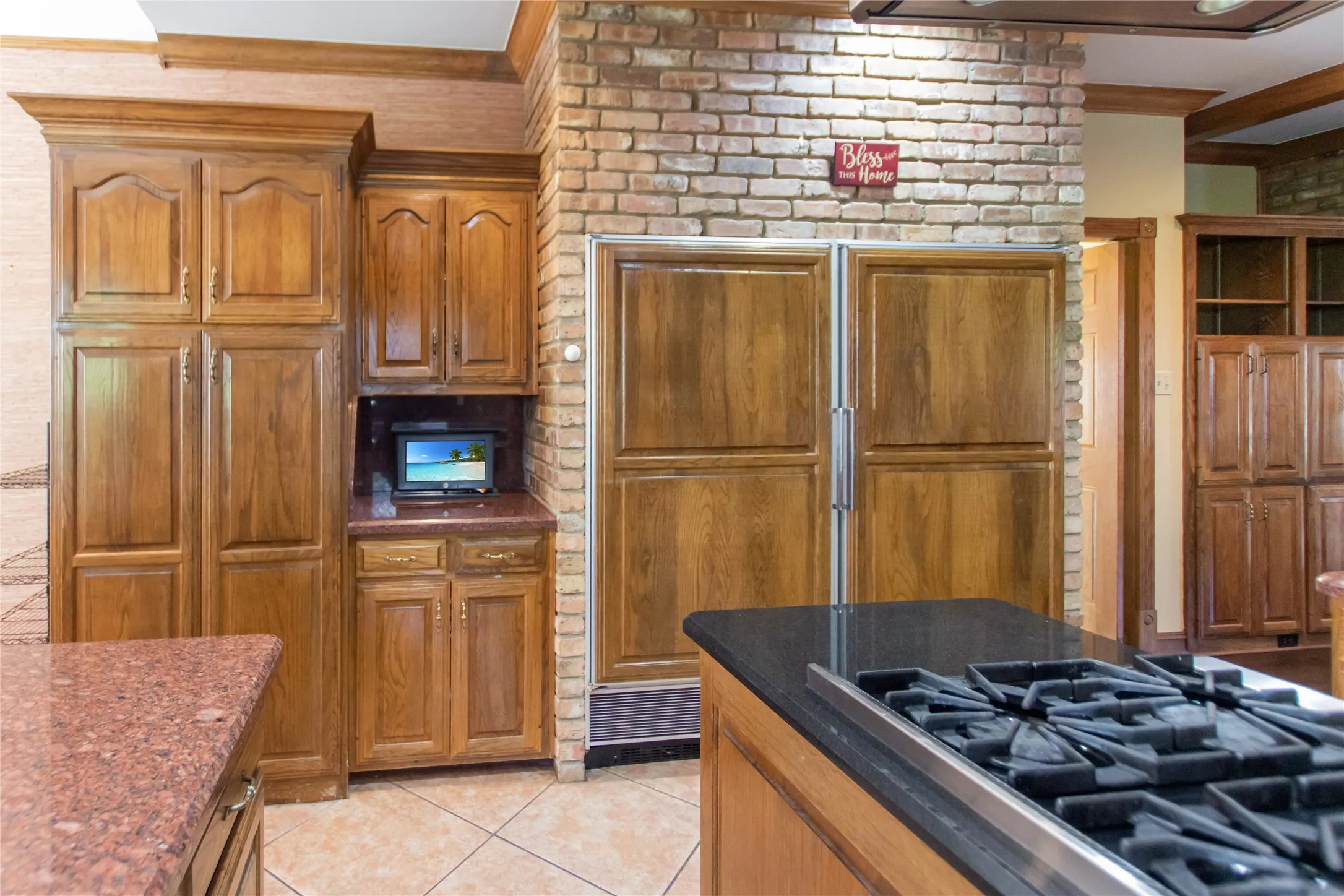 Single Family Residence For Sale in Smith County , 6609 Hollytree Circle, Tyler, Texas 75703, 4 Bedroom, 3 Bathroom, 2 Garage spaces, 3,584 Sqft, built in 1989, Preowned, Price $535,000, mls#21235266, Real Estate Agent in Tyler, Homes For Sale in Smith county, Homes For Sale in Tyler, Realtor in Tyler Texas, Real Estate Brokerage Independent Realty Texas, Luminita Cordes Realtor