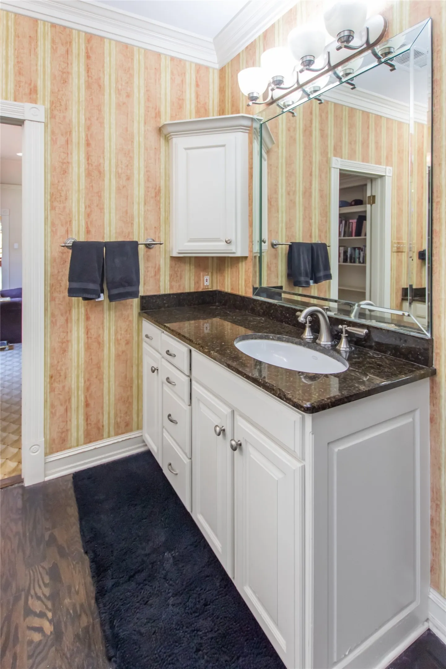Single Family Residence For Sale in Smith County , 6609 Hollytree Circle, Tyler, Texas 75703, 4 Bedroom, 3 Bathroom, 2 Garage spaces, 3,584 Sqft, built in 1989, Preowned, Price $535,000, mls#21235266, Real Estate Agent in Tyler, Homes For Sale in Smith county, Homes For Sale in Tyler, Realtor in Tyler Texas, Real Estate Brokerage Independent Realty Texas, Luminita Cordes Realtor