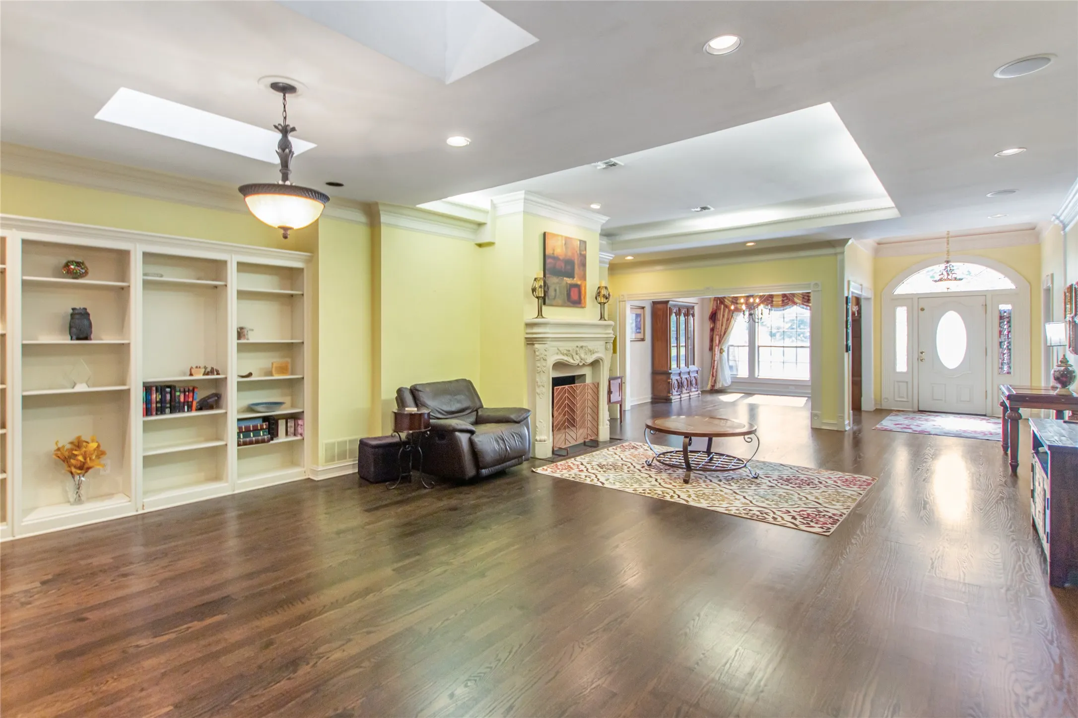 Single Family Residence For Sale in Smith County , 6609 Hollytree Circle, Tyler, Texas 75703, 4 Bedroom, 3 Bathroom, 2 Garage spaces, 3,584 Sqft, built in 1989, Preowned, Price $535,000, mls#21235266, Real Estate Agent in Tyler, Homes For Sale in Smith county, Homes For Sale in Tyler, Realtor in Tyler Texas, Real Estate Brokerage Independent Realty Texas, Luminita Cordes Realtor