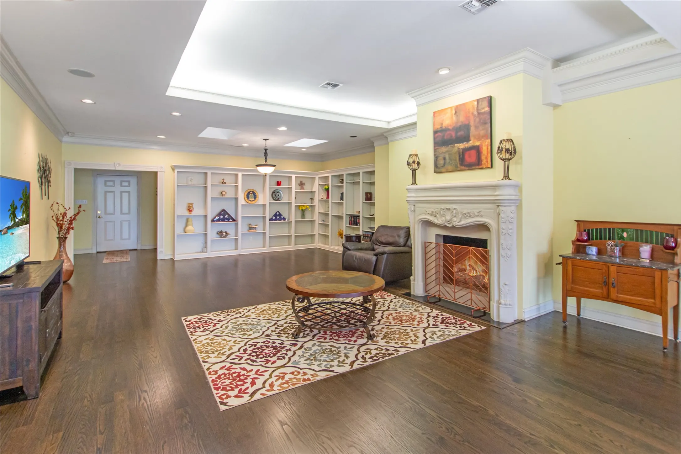 Single Family Residence For Sale in Smith County , 6609 Hollytree Circle, Tyler, Texas 75703, 4 Bedroom, 3 Bathroom, 2 Garage spaces, 3,584 Sqft, built in 1989, Preowned, Price $535,000, mls#21235266, Real Estate Agent in Tyler, Homes For Sale in Smith county, Homes For Sale in Tyler, Realtor in Tyler Texas, Real Estate Brokerage Independent Realty Texas, Luminita Cordes Realtor