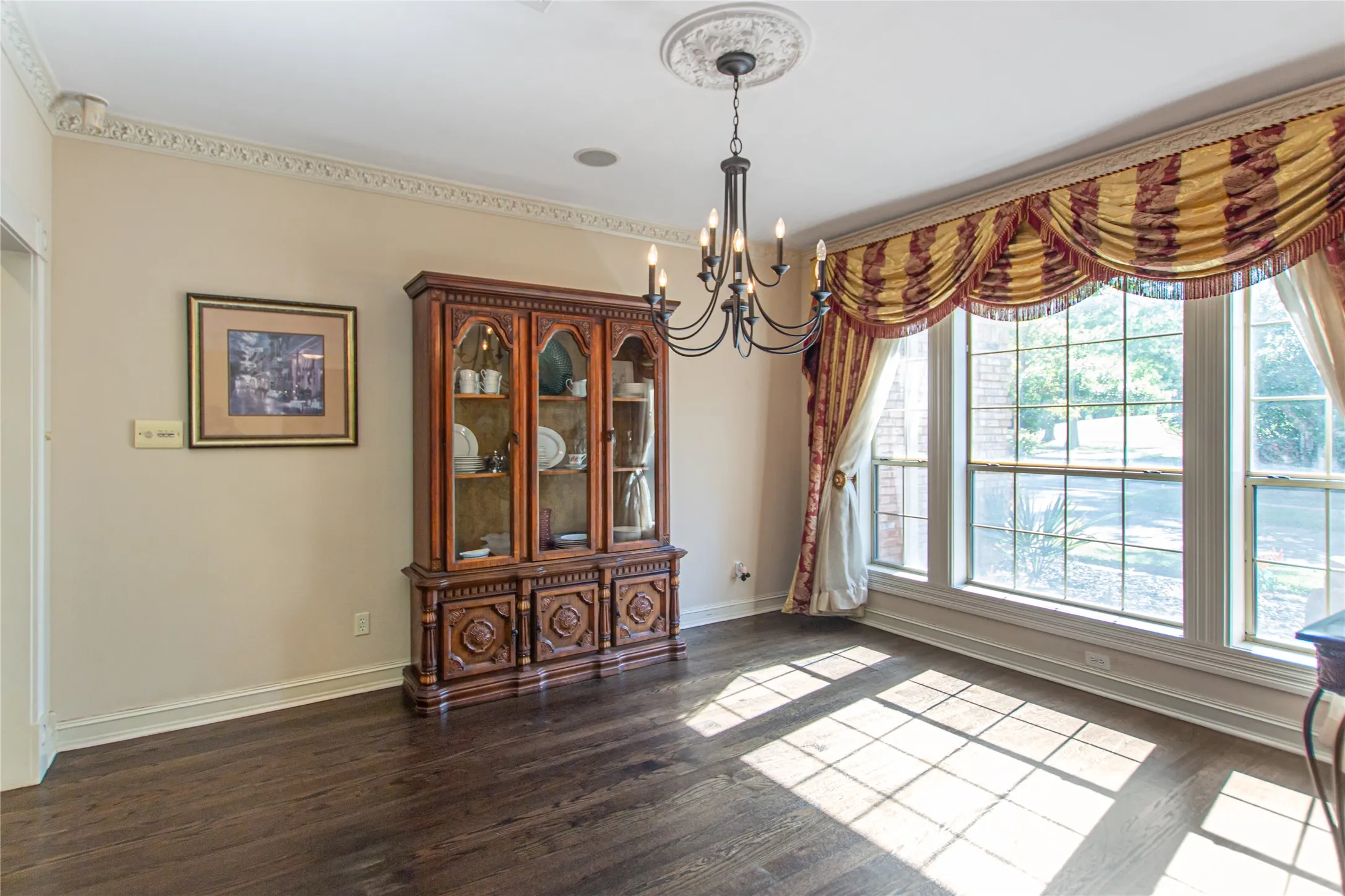 Single Family Residence For Sale in Smith County , 6609 Hollytree Circle, Tyler, Texas 75703, 4 Bedroom, 3 Bathroom, 2 Garage spaces, 3,584 Sqft, built in 1989, Preowned, Price $535,000, mls#21235266, Real Estate Agent in Tyler, Homes For Sale in Smith county, Homes For Sale in Tyler, Realtor in Tyler Texas, Real Estate Brokerage Independent Realty Texas, Luminita Cordes Realtor