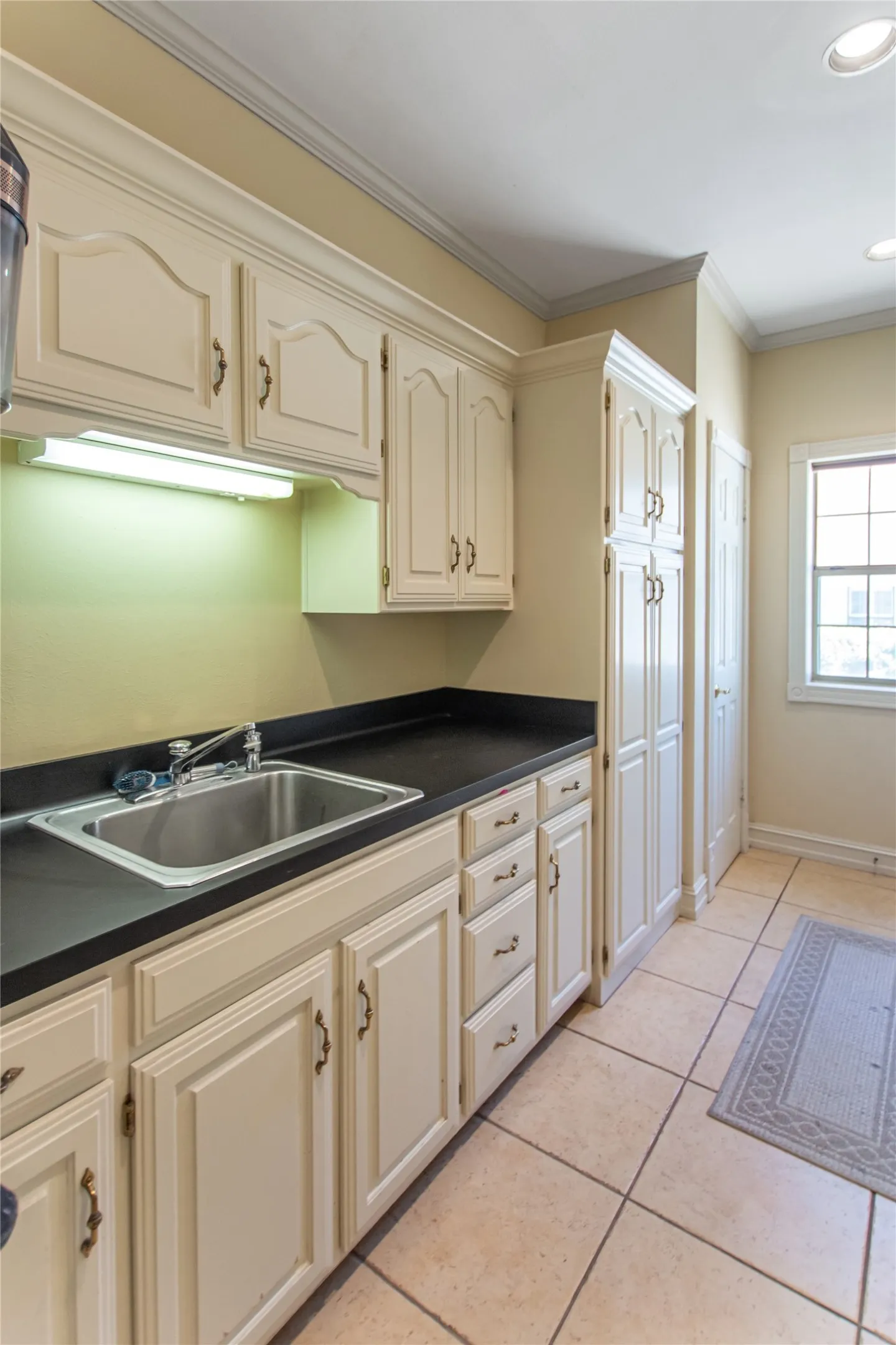 Single Family Residence For Sale in Smith County , 6609 Hollytree Circle, Tyler, Texas 75703, 4 Bedroom, 3 Bathroom, 2 Garage spaces, 3,584 Sqft, built in 1989, Preowned, Price $535,000, mls#21235266, Real Estate Agent in Tyler, Homes For Sale in Smith county, Homes For Sale in Tyler, Realtor in Tyler Texas, Real Estate Brokerage Independent Realty Texas, Luminita Cordes Realtor