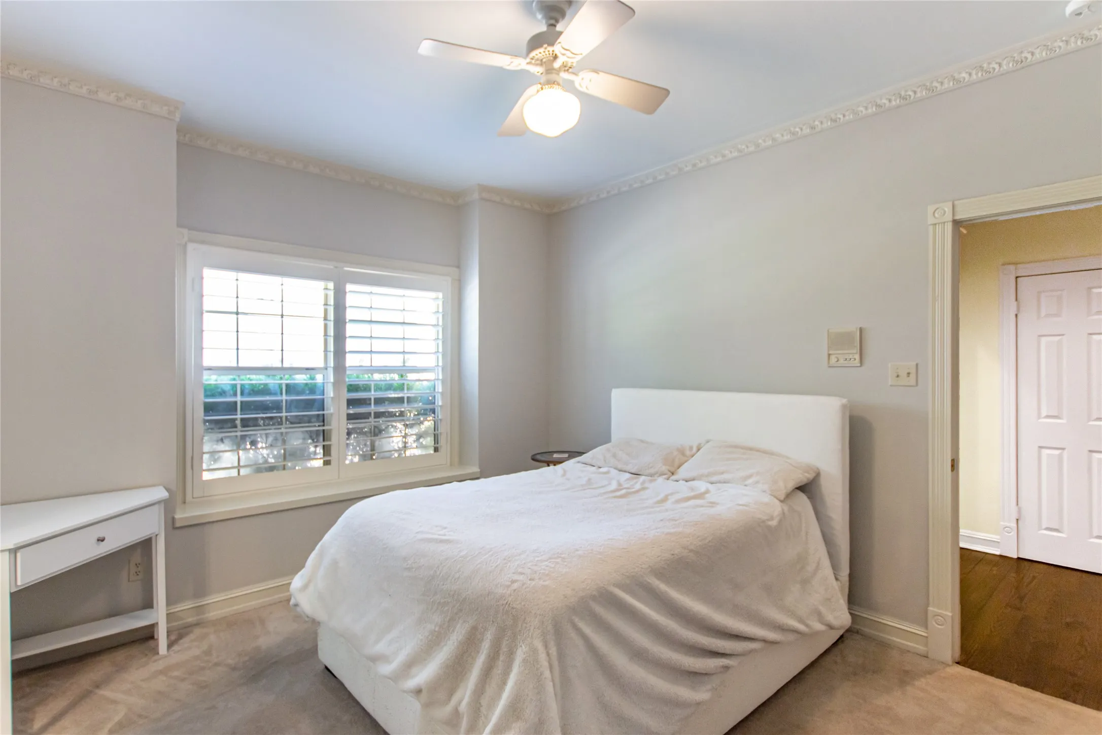 Single Family Residence For Sale in Smith County , 6609 Hollytree Circle, Tyler, Texas 75703, 4 Bedroom, 3 Bathroom, 2 Garage spaces, 3,584 Sqft, built in 1989, Preowned, Price $535,000, mls#21235266, Real Estate Agent in Tyler, Homes For Sale in Smith county, Homes For Sale in Tyler, Realtor in Tyler Texas, Real Estate Brokerage Independent Realty Texas, Luminita Cordes Realtor