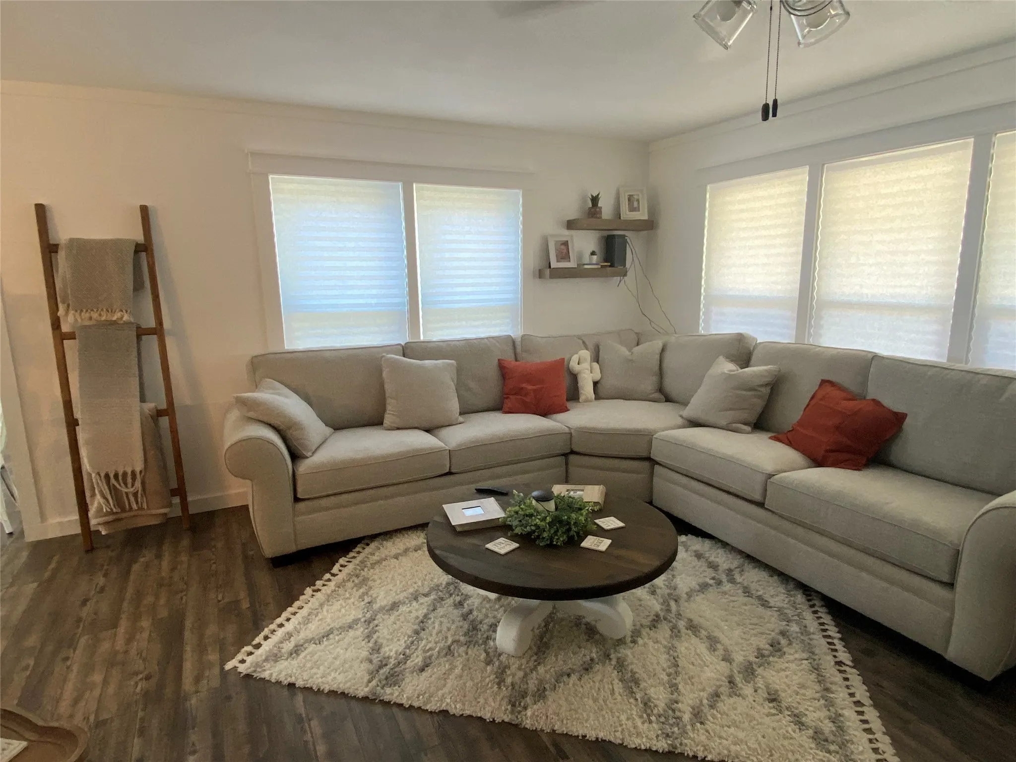 Single Family Residence For Sale in Hill County , 907 N Magnolia Avenue, Hubbard, Texas 76648, 2 Bedroom, 1 Bathroom, 1 Garage spaces, 1,324 Sqft, built in 1951, Preowned, mls#21235931, Real Estate Agent in Hubbard, Homes For Sale in Hill county, Homes For Sale in Hubbard, Realtor in Hubbard Texas, Real Estate Brokerage Independent Realty Texas, Luminita Cordes Realtor