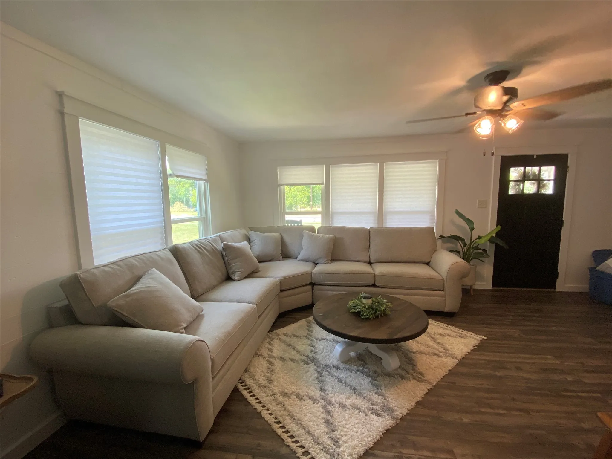 Single Family Residence For Sale in Hill County , 907 N Magnolia Avenue, Hubbard, Texas 76648, 2 Bedroom, 1 Bathroom, 1 Garage spaces, 1,324 Sqft, built in 1951, Preowned, mls#21235931, Real Estate Agent in Hubbard, Homes For Sale in Hill county, Homes For Sale in Hubbard, Realtor in Hubbard Texas, Real Estate Brokerage Independent Realty Texas, Luminita Cordes Realtor