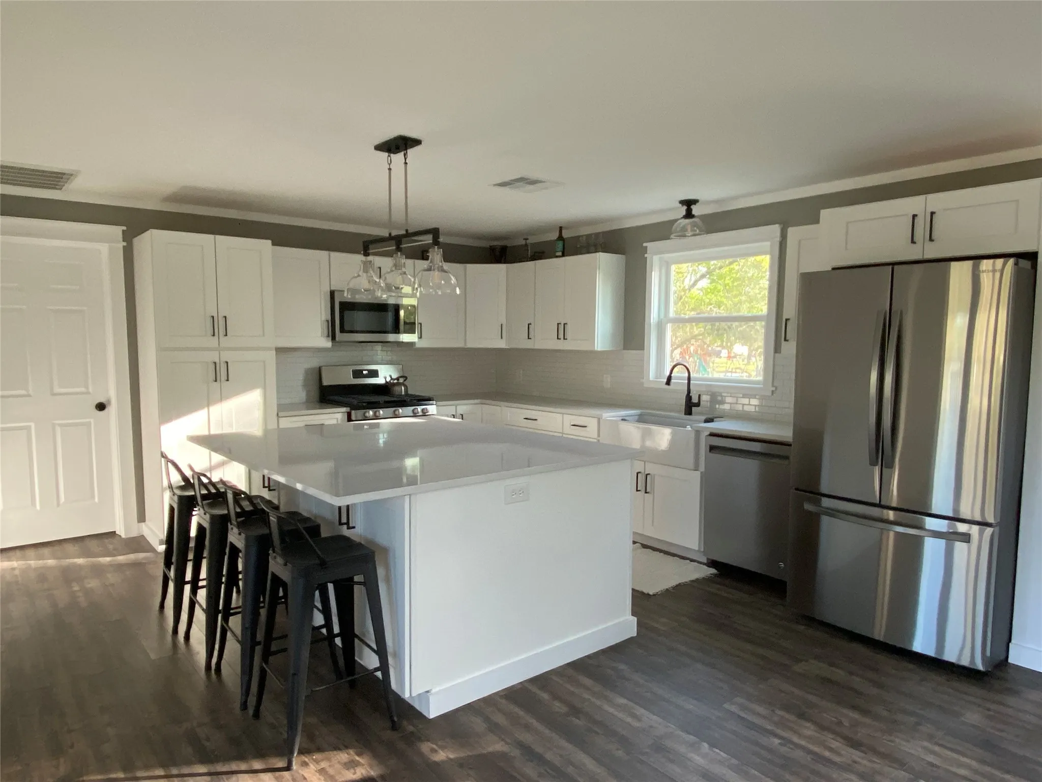 Single Family Residence For Sale in Hill County , 907 N Magnolia Avenue, Hubbard, Texas 76648, 2 Bedroom, 1 Bathroom, 1 Garage spaces, 1,324 Sqft, built in 1951, Preowned, mls#21235931, Real Estate Agent in Hubbard, Homes For Sale in Hill county, Homes For Sale in Hubbard, Realtor in Hubbard Texas, Real Estate Brokerage Independent Realty Texas, Luminita Cordes Realtor