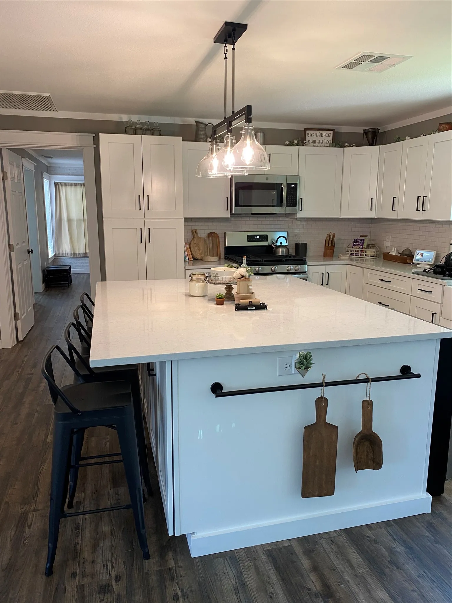 Single Family Residence For Sale in Hill County , 907 N Magnolia Avenue, Hubbard, Texas 76648, 2 Bedroom, 1 Bathroom, 1 Garage spaces, 1,324 Sqft, built in 1951, Preowned, mls#21235931, Real Estate Agent in Hubbard, Homes For Sale in Hill county, Homes For Sale in Hubbard, Realtor in Hubbard Texas, Real Estate Brokerage Independent Realty Texas, Luminita Cordes Realtor