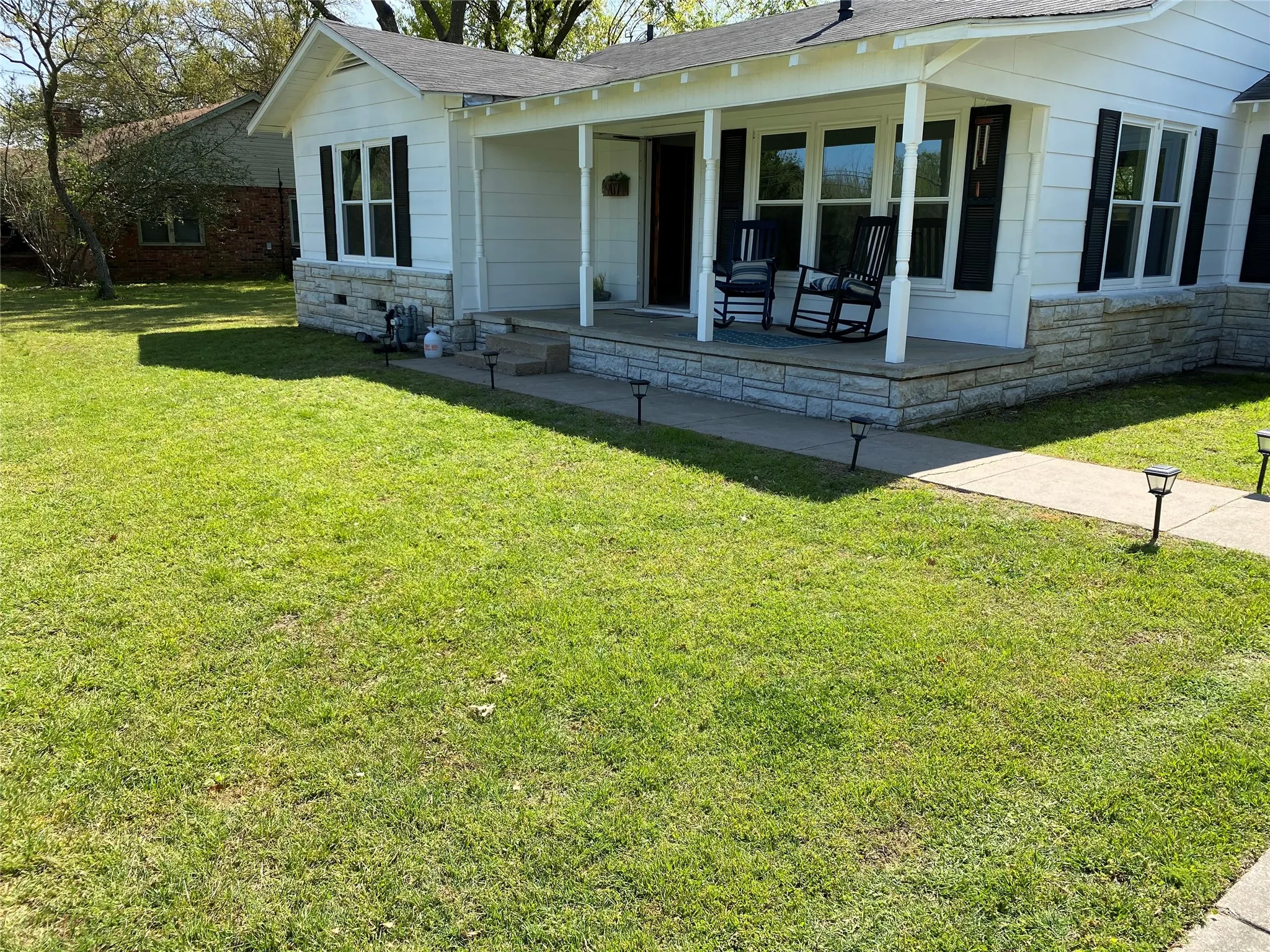 Single Family Residence For Sale in Hill County , 907 N Magnolia Avenue, Hubbard, Texas 76648, 2 Bedroom, 1 Bathroom, 1 Garage spaces, 1,324 Sqft, built in 1951, Preowned, mls#21235931, Real Estate Agent in Hubbard, Homes For Sale in Hill county, Homes For Sale in Hubbard, Realtor in Hubbard Texas, Real Estate Brokerage Independent Realty Texas, Luminita Cordes Realtor