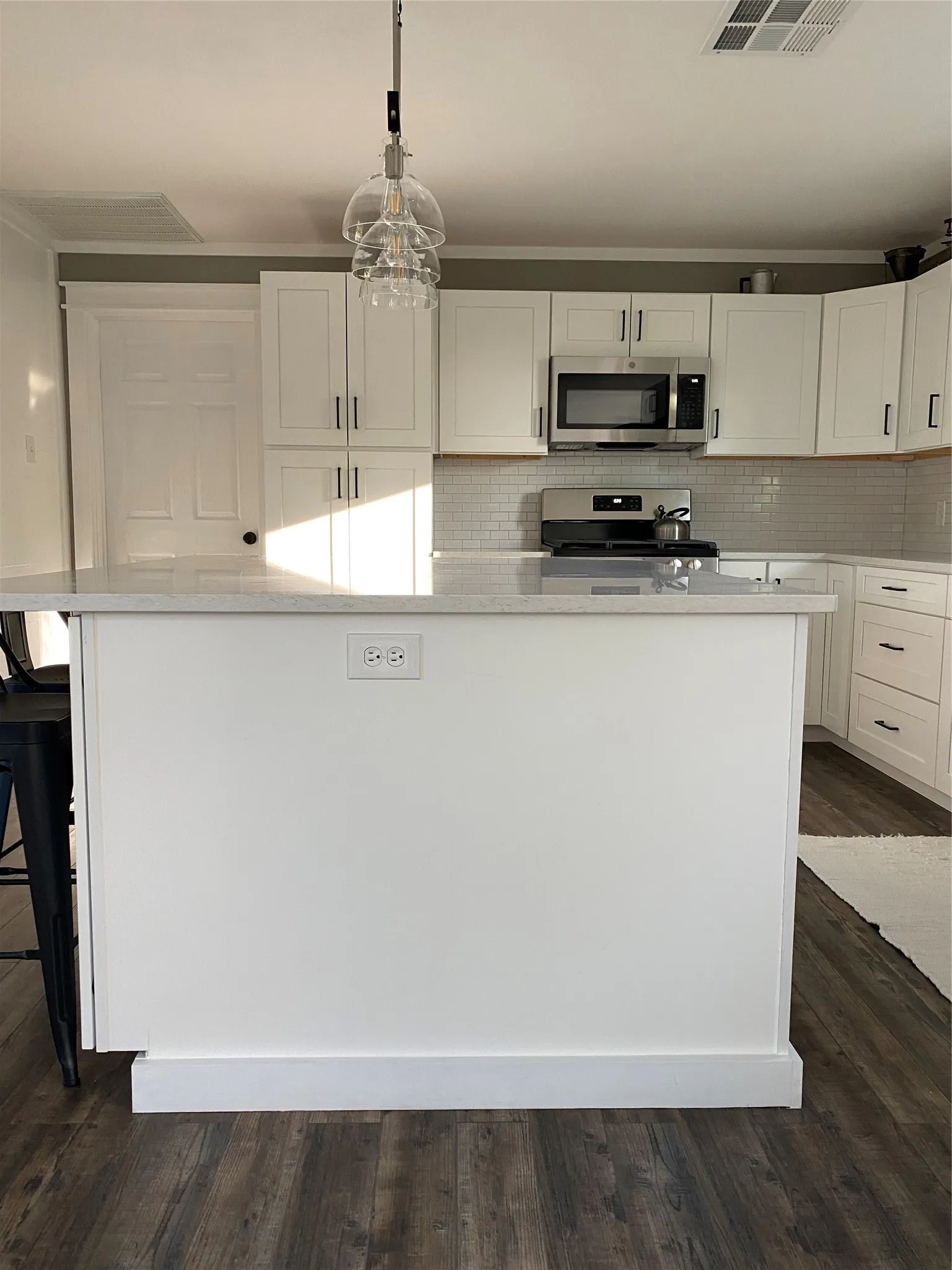 Single Family Residence For Sale in Hill County , 907 N Magnolia Avenue, Hubbard, Texas 76648, 2 Bedroom, 1 Bathroom, 1 Garage spaces, 1,324 Sqft, built in 1951, Preowned, mls#21235931, Real Estate Agent in Hubbard, Homes For Sale in Hill county, Homes For Sale in Hubbard, Realtor in Hubbard Texas, Real Estate Brokerage Independent Realty Texas, Luminita Cordes Realtor