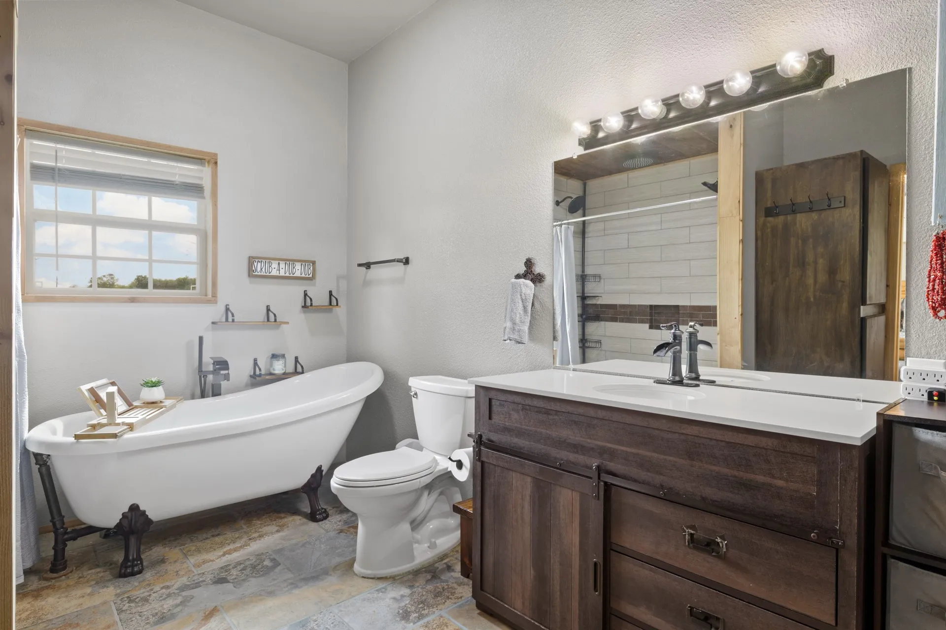 Single Family Residence For Sale in Wood County , 1018 County Road 4287, Winnsboro, Texas 75494, 3 Bedroom, 2 Bathroom, Garage spaces, 1,155 Sqft, built in 1865, Preowned, Price $1,200,000, mls#21235779, Real Estate Agent in Winnsboro, Homes For Sale in Wood county, Homes For Sale in Winnsboro, Realtor in Winnsboro Texas, Real Estate Brokerage Independent Realty Texas, Luminita Cordes Realtor