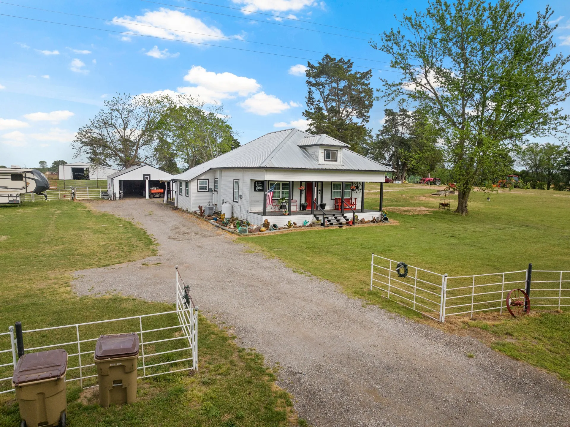 Single Family Residence For Sale in Wood County , 1018 County Road 4287, Winnsboro, Texas 75494, 3 Bedroom, 2 Bathroom, Garage spaces, 1,155 Sqft, built in 1865, Preowned, Price $1,200,000, mls#21235779, Real Estate Agent in Winnsboro, Homes For Sale in Wood county, Homes For Sale in Winnsboro, Realtor in Winnsboro Texas, Real Estate Brokerage Independent Realty Texas, Luminita Cordes Realtor