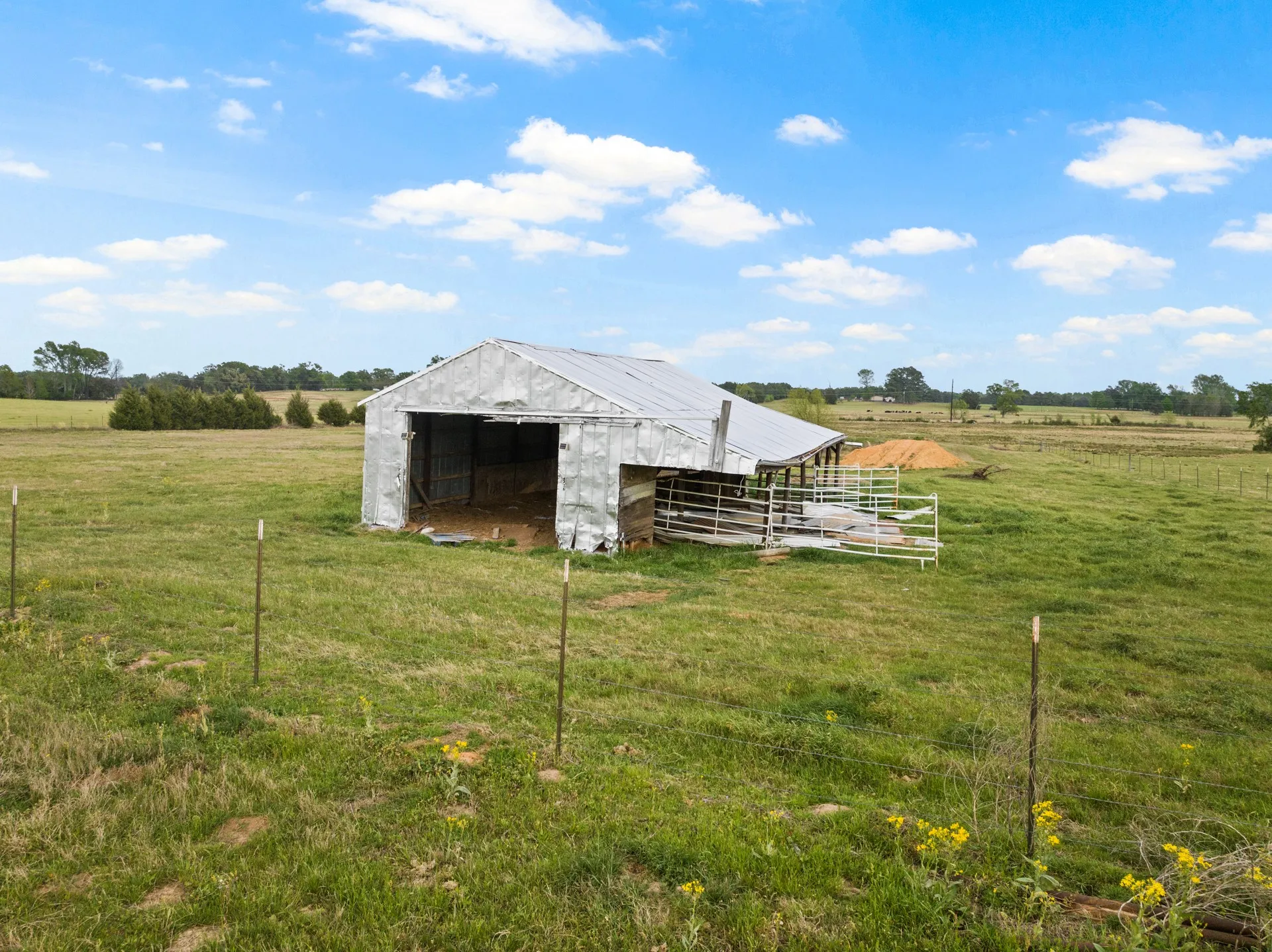 Single Family Residence For Sale in Wood County , 1018 County Road 4287, Winnsboro, Texas 75494, 3 Bedroom, 2 Bathroom, Garage spaces, 1,155 Sqft, built in 1865, Preowned, Price $1,200,000, mls#21235779, Real Estate Agent in Winnsboro, Homes For Sale in Wood county, Homes For Sale in Winnsboro, Realtor in Winnsboro Texas, Real Estate Brokerage Independent Realty Texas, Luminita Cordes Realtor