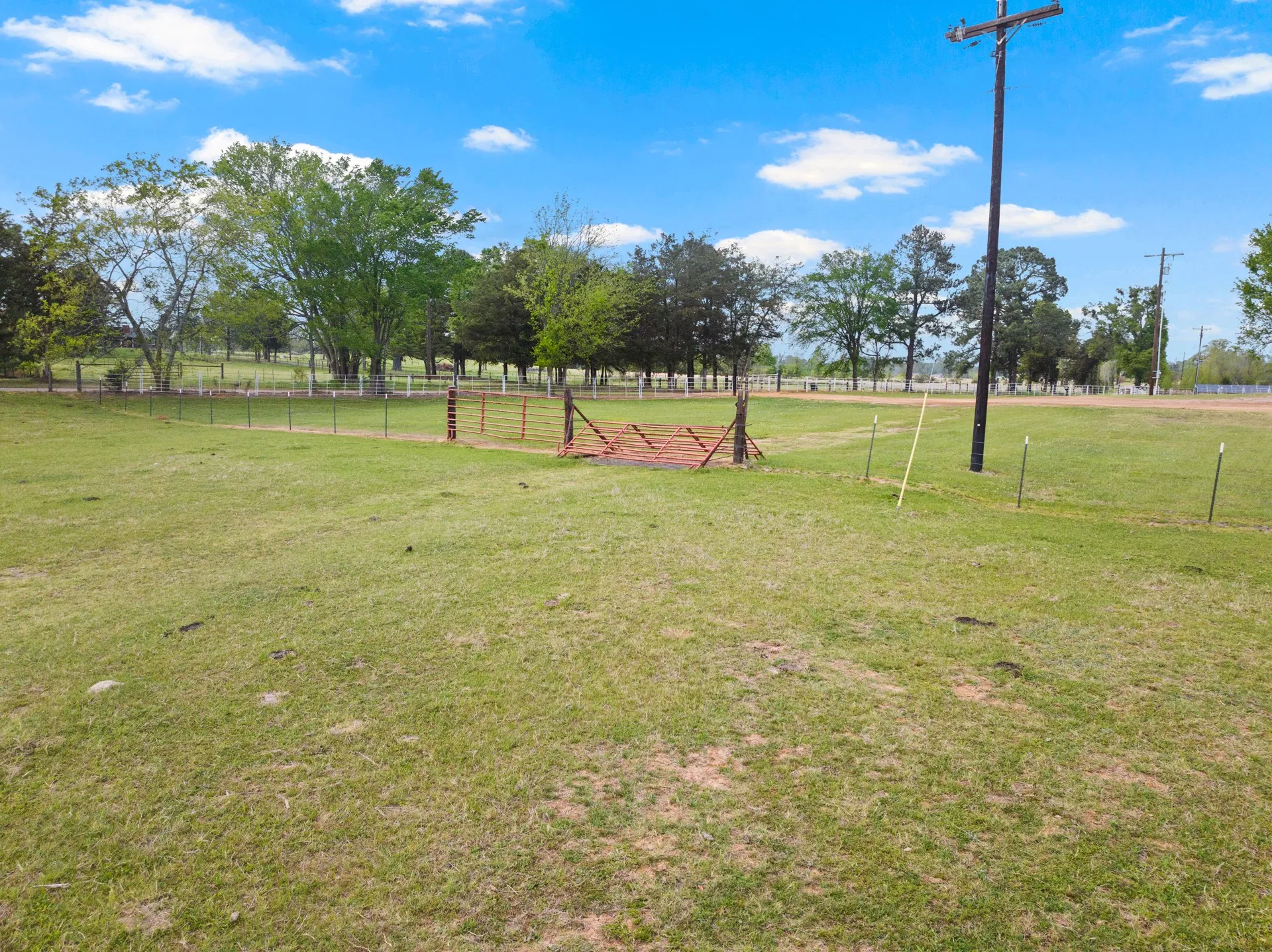 Single Family Residence For Sale in Wood County , 1018 County Road 4287, Winnsboro, Texas 75494, 3 Bedroom, 2 Bathroom, Garage spaces, 1,155 Sqft, built in 1865, Preowned, Price $1,200,000, mls#21235779, Real Estate Agent in Winnsboro, Homes For Sale in Wood county, Homes For Sale in Winnsboro, Realtor in Winnsboro Texas, Real Estate Brokerage Independent Realty Texas, Luminita Cordes Realtor