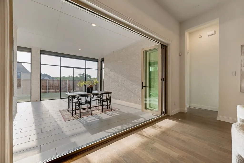 sliding door to the sunroom