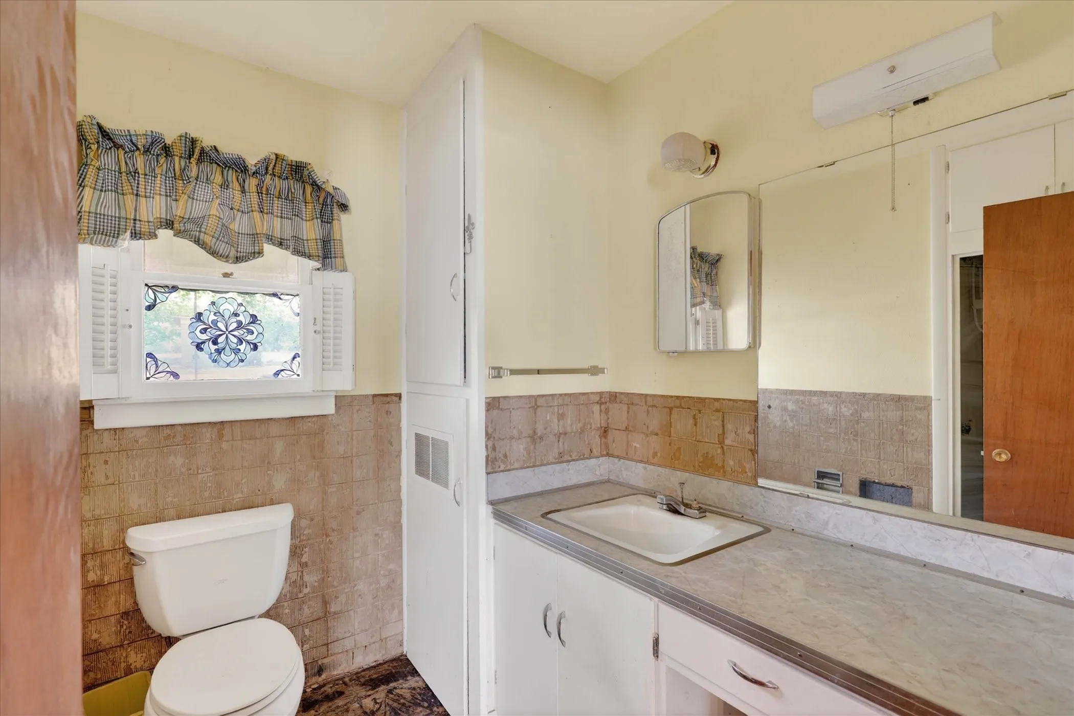 Full bathroom