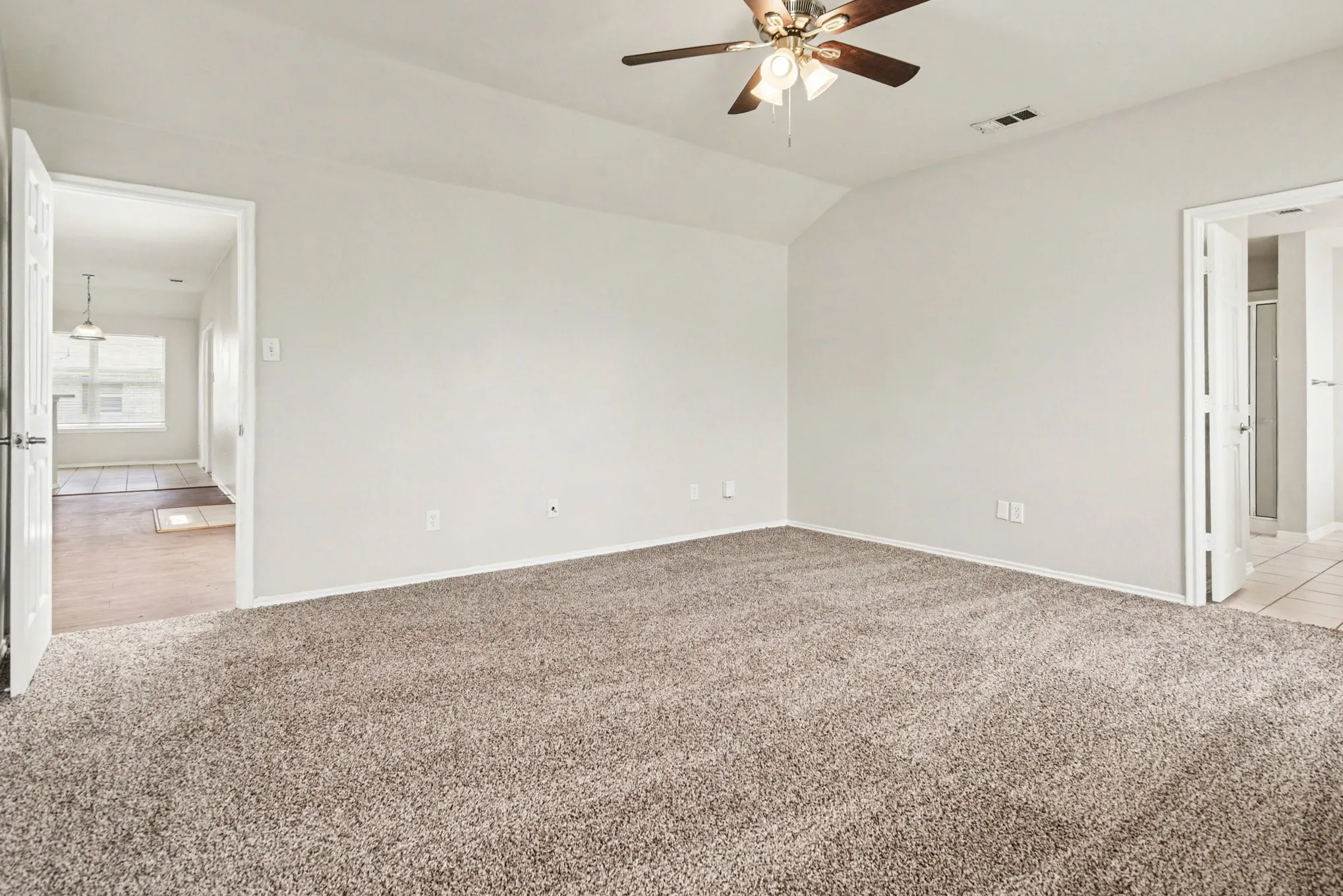 Single Family Residence For Sale in Rockwall County , 2781 Avery Drive, Rockwall, Texas 75032, 4 Bedroom, 2 Bathroom, 2 Garage spaces, 2,225 Sqft, built in 2006, mls#21232247, Real Estate Agent in Rockwall, Homes For Sale in Rockwall county, Homes For Sale in Rockwall, Realtor in Rockwall Texas, Real Estate Brokerage Independent Realty Texas, Luminita Cordes Realtor