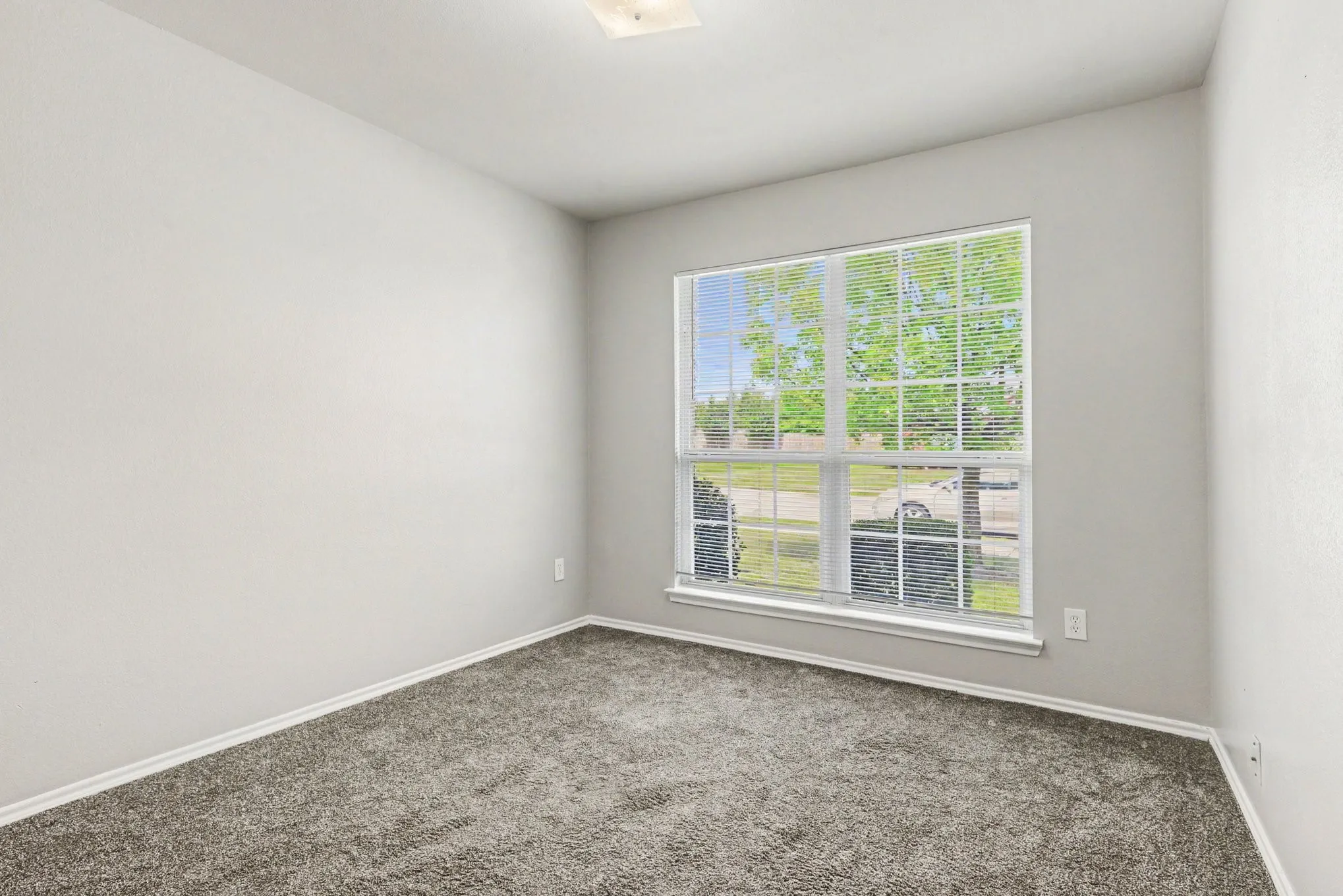 Single Family Residence For Sale in Rockwall County , 2781 Avery Drive, Rockwall, Texas 75032, 4 Bedroom, 2 Bathroom, 2 Garage spaces, 2,225 Sqft, built in 2006, mls#21232247, Real Estate Agent in Rockwall, Homes For Sale in Rockwall county, Homes For Sale in Rockwall, Realtor in Rockwall Texas, Real Estate Brokerage Independent Realty Texas, Luminita Cordes Realtor