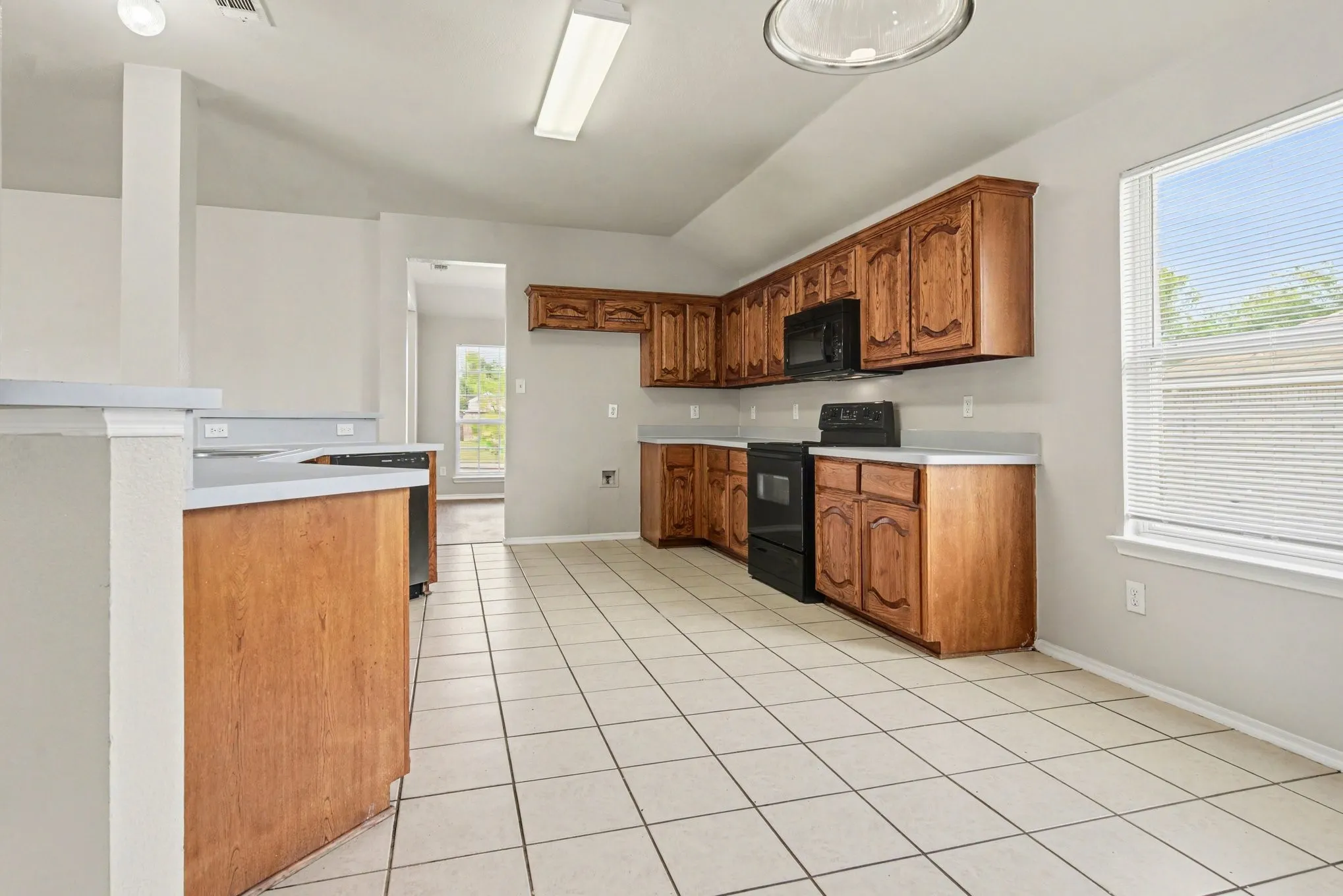 Single Family Residence For Sale in Rockwall County , 2781 Avery Drive, Rockwall, Texas 75032, 4 Bedroom, 2 Bathroom, 2 Garage spaces, 2,225 Sqft, built in 2006, mls#21232247, Real Estate Agent in Rockwall, Homes For Sale in Rockwall county, Homes For Sale in Rockwall, Realtor in Rockwall Texas, Real Estate Brokerage Independent Realty Texas, Luminita Cordes Realtor