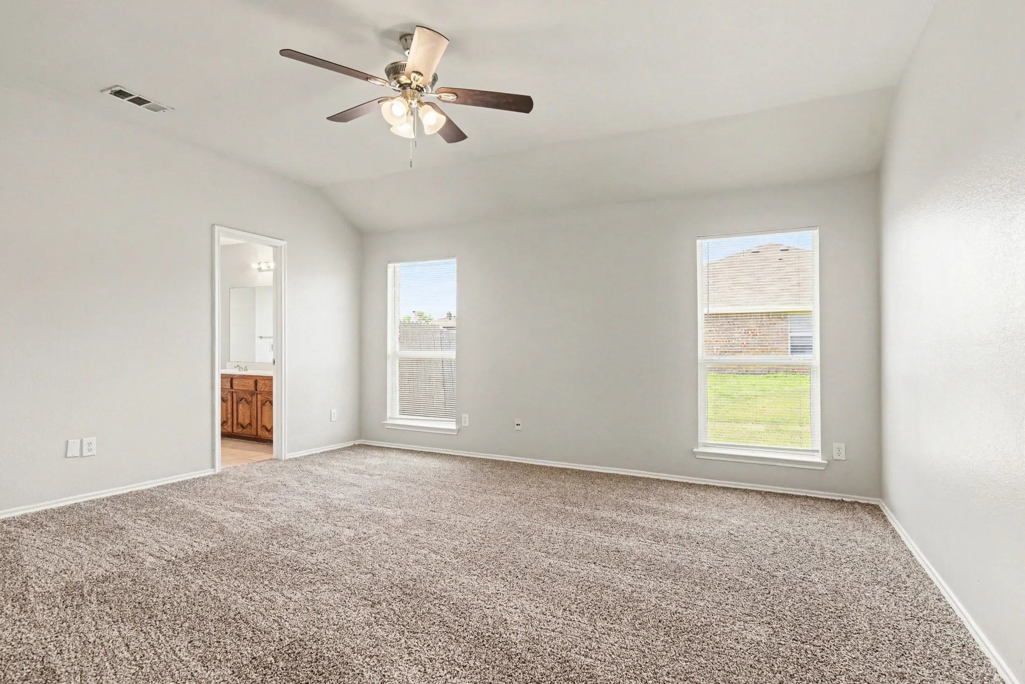 Single Family Residence For Sale in Rockwall County , 2781 Avery Drive, Rockwall, Texas 75032, 4 Bedroom, 2 Bathroom, 2 Garage spaces, 2,225 Sqft, built in 2006, mls#21232247, Real Estate Agent in Rockwall, Homes For Sale in Rockwall county, Homes For Sale in Rockwall, Realtor in Rockwall Texas, Real Estate Brokerage Independent Realty Texas, Luminita Cordes Realtor