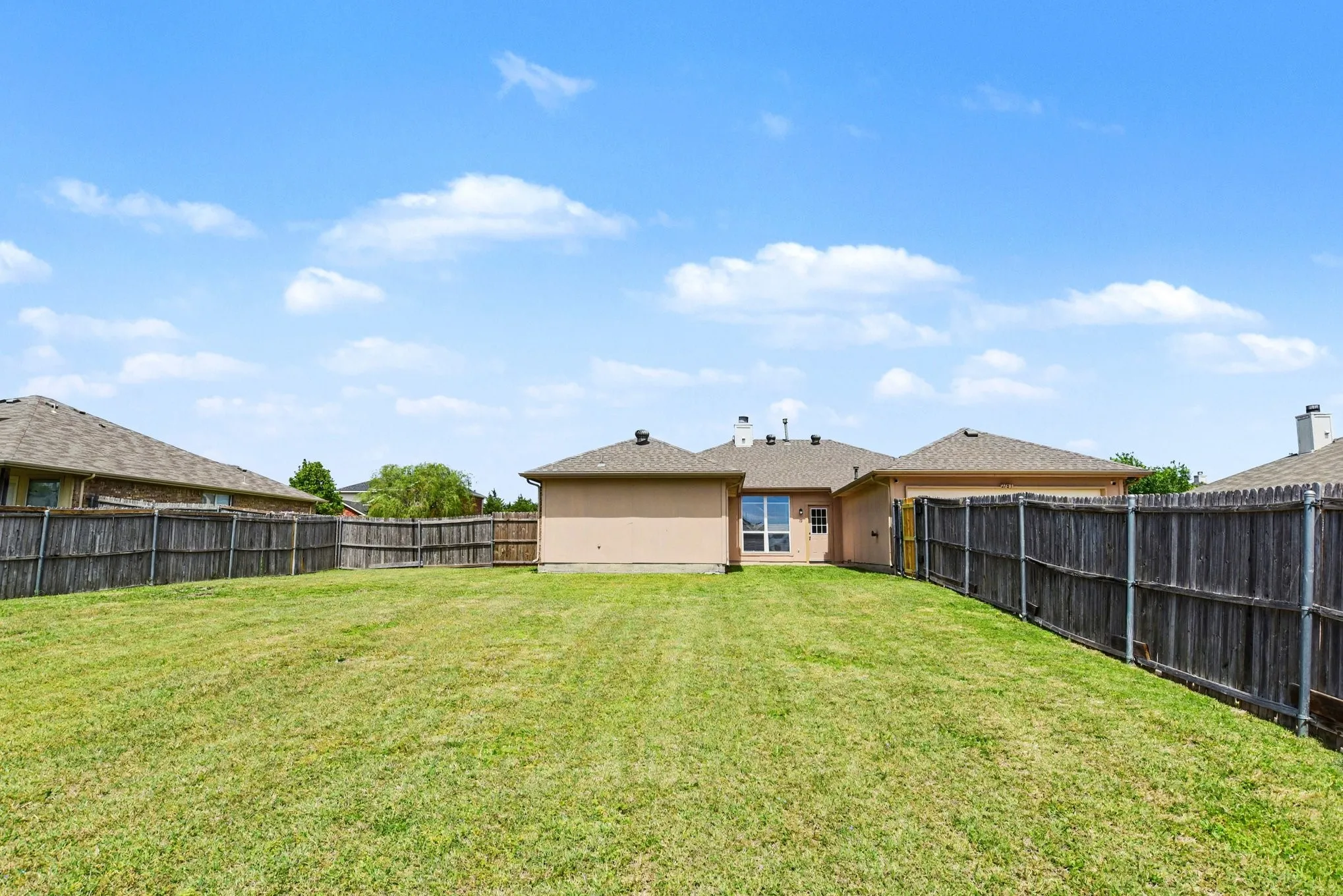 Single Family Residence For Sale in Rockwall County , 2781 Avery Drive, Rockwall, Texas 75032, 4 Bedroom, 2 Bathroom, 2 Garage spaces, 2,225 Sqft, built in 2006, mls#21232247, Real Estate Agent in Rockwall, Homes For Sale in Rockwall county, Homes For Sale in Rockwall, Realtor in Rockwall Texas, Real Estate Brokerage Independent Realty Texas, Luminita Cordes Realtor