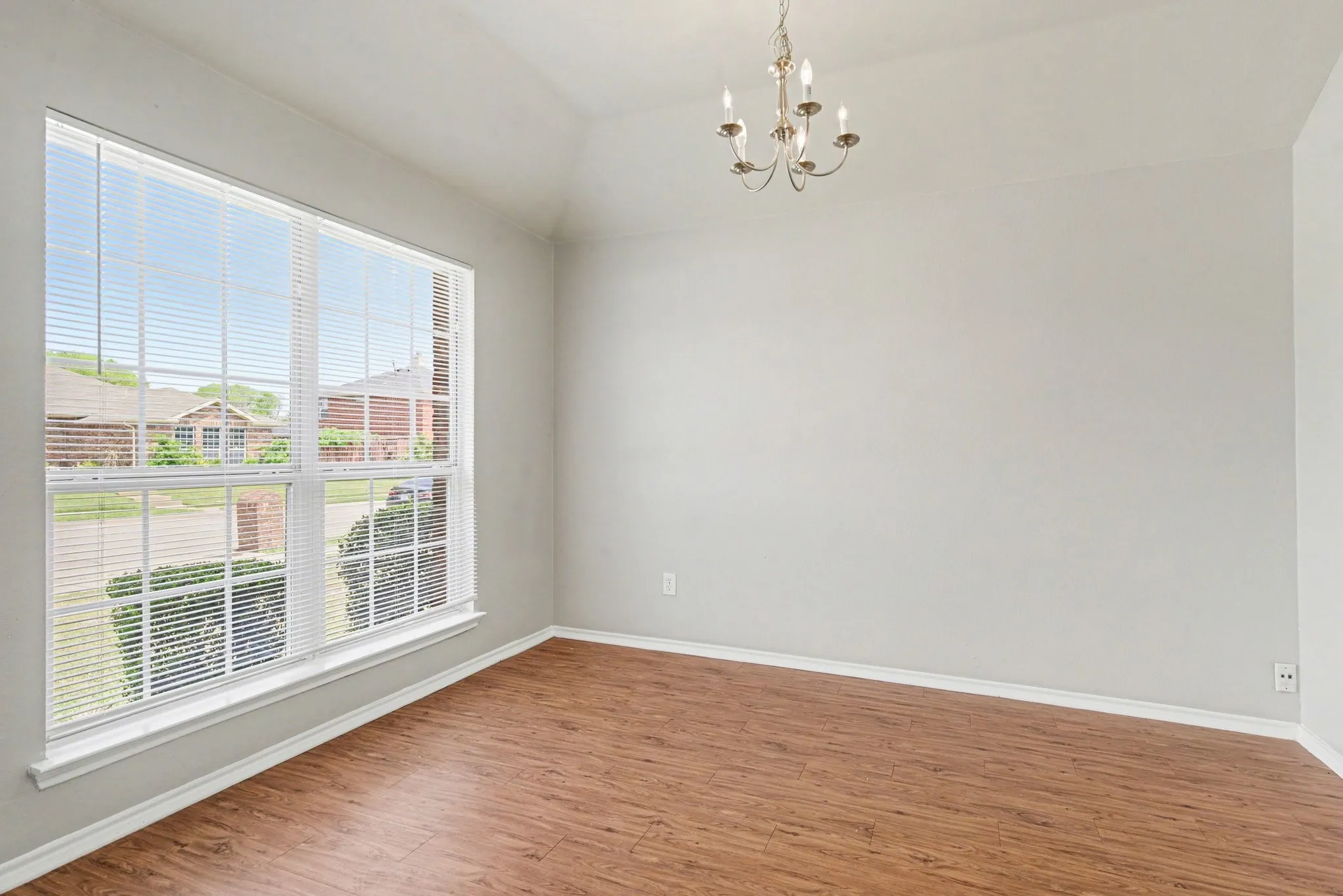 Single Family Residence For Sale in Rockwall County , 2781 Avery Drive, Rockwall, Texas 75032, 4 Bedroom, 2 Bathroom, 2 Garage spaces, 2,225 Sqft, built in 2006, mls#21232247, Real Estate Agent in Rockwall, Homes For Sale in Rockwall county, Homes For Sale in Rockwall, Realtor in Rockwall Texas, Real Estate Brokerage Independent Realty Texas, Luminita Cordes Realtor