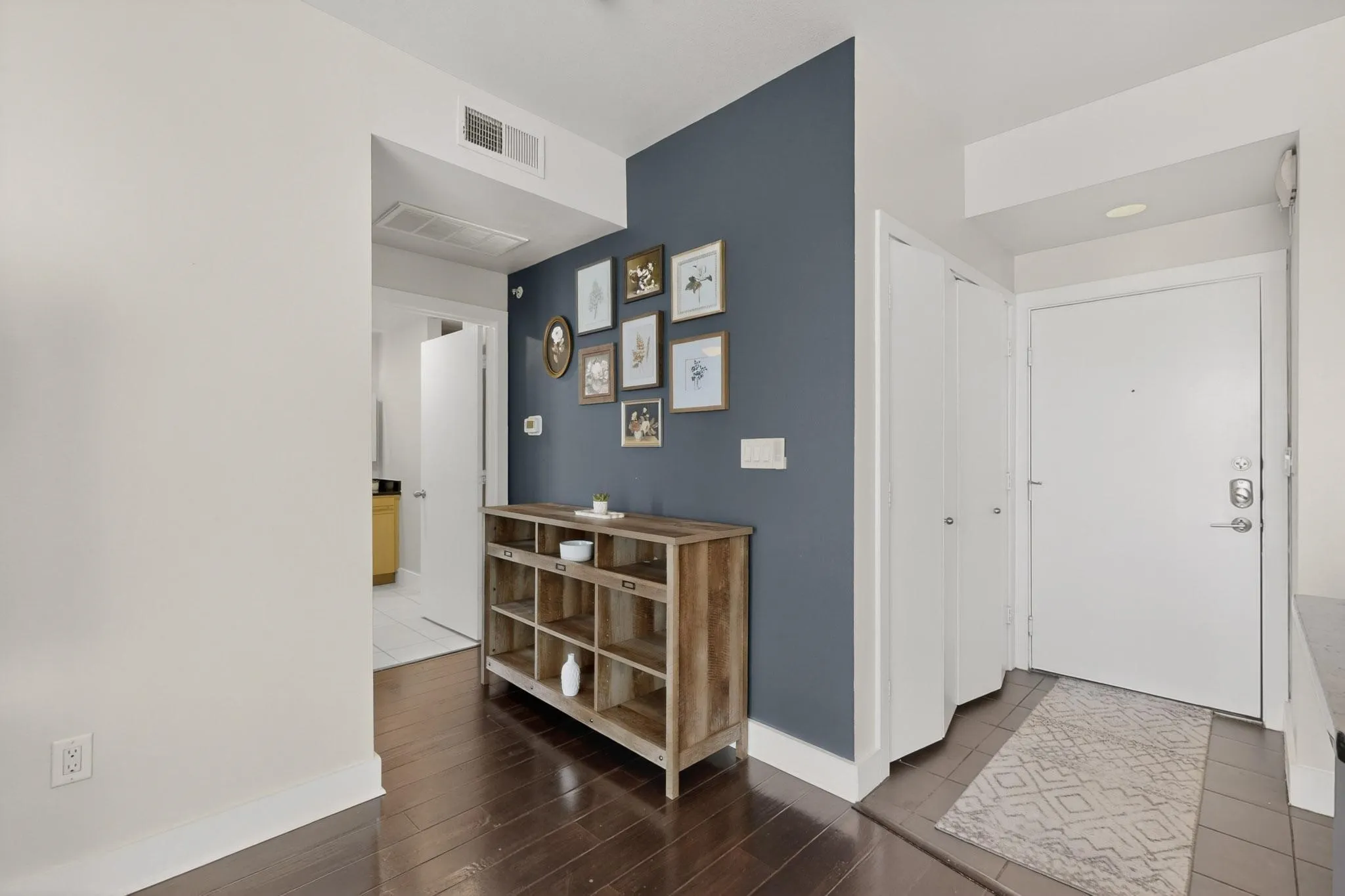 Condominium For Sale in Dallas County , 4605 Cedar Springs Road 224, Dallas, Texas 75219, 1 Bedroom, 1 Bathroom, Garage spaces, 749 Sqft, built in 2005, mls#21236107, Real Estate Agent in Dallas, Homes For Sale in Dallas county, Homes For Sale in Dallas, Realtor in Dallas Texas, Real Estate Brokerage Independent Realty Texas, Luminita Cordes Realtor