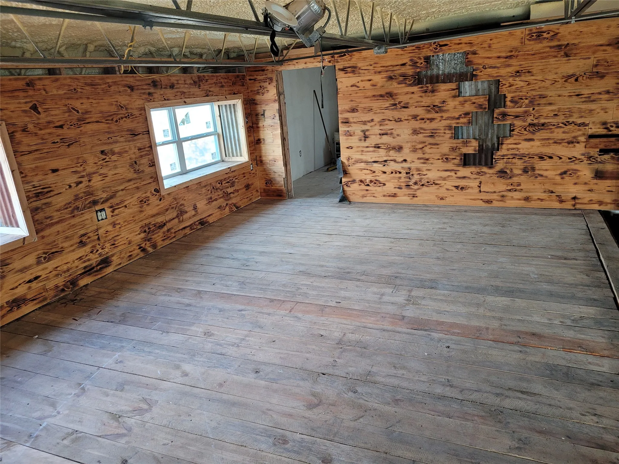 Single Family Residence For Sale in Wood County , 261 Private Road 5182, Quitman, Texas 75783, 3 Bedroom, 3 Bathroom, Garage spaces, 3,404 Sqft, built in 2022, Preowned, mls#21235360, Real Estate Agent in Quitman, Homes For Sale in Wood county, Homes For Sale in Quitman, Realtor in Quitman Texas, Real Estate Brokerage Independent Realty Texas, Luminita Cordes Realtor