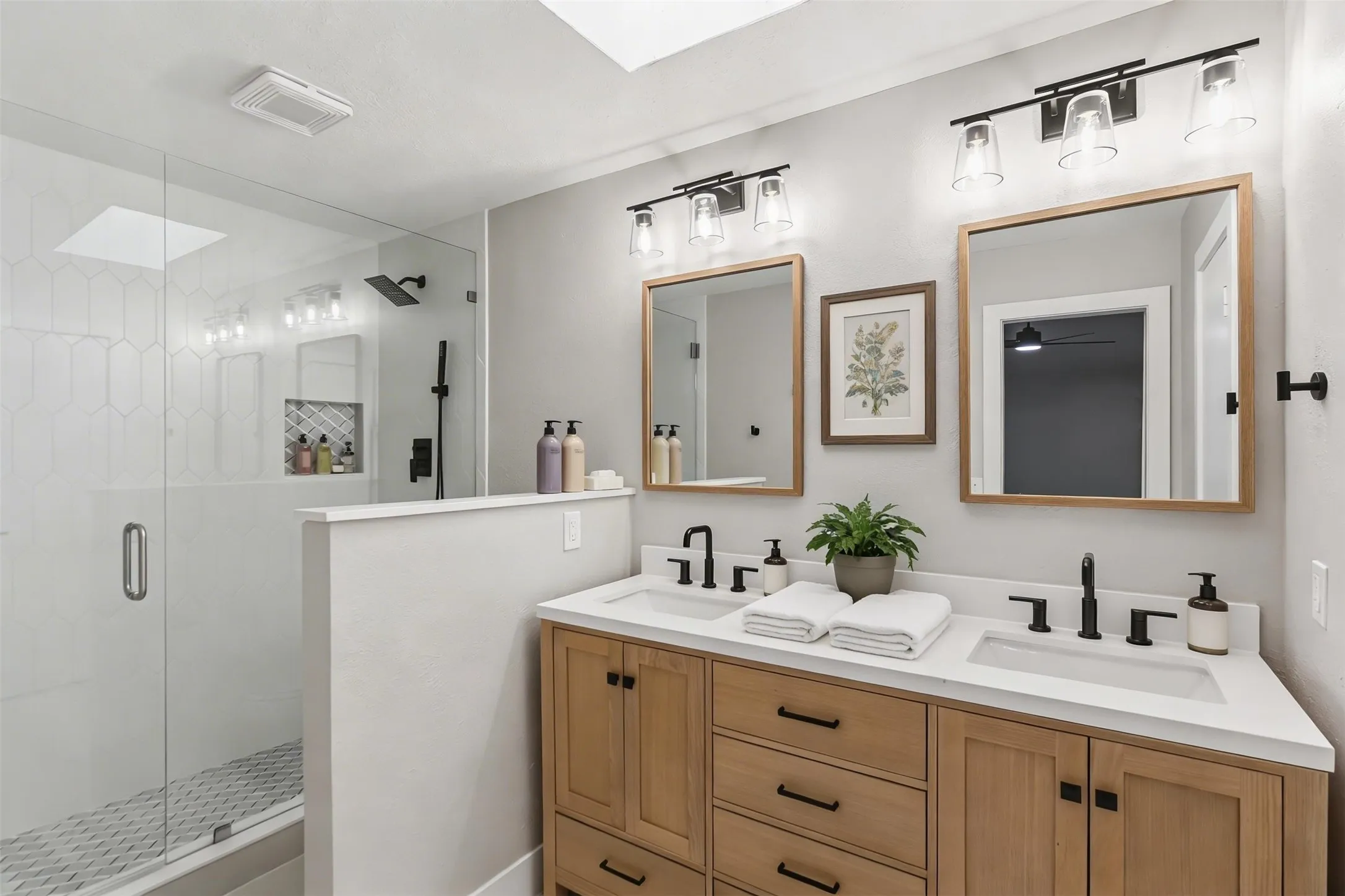 Single Family Residence For Sale in Collin County , 2109 Heather Hill Lane, Plano, Texas 75075, 4 Bedroom, 3 Bathroom, 2 Garage spaces, 2,335 Sqft, built in 1975, Preowned, mls#21235694, Real Estate Agent in Plano, Homes For Sale in Collin county, Homes For Sale in Plano, Realtor in Plano Texas, Real Estate Brokerage Independent Realty Texas, Luminita Cordes Realtor