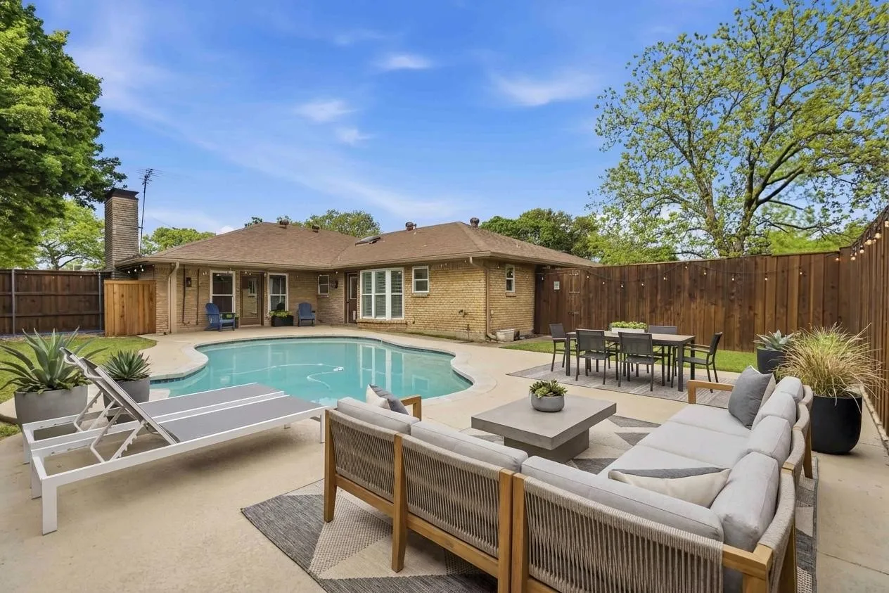 A yard AND a Pool!
