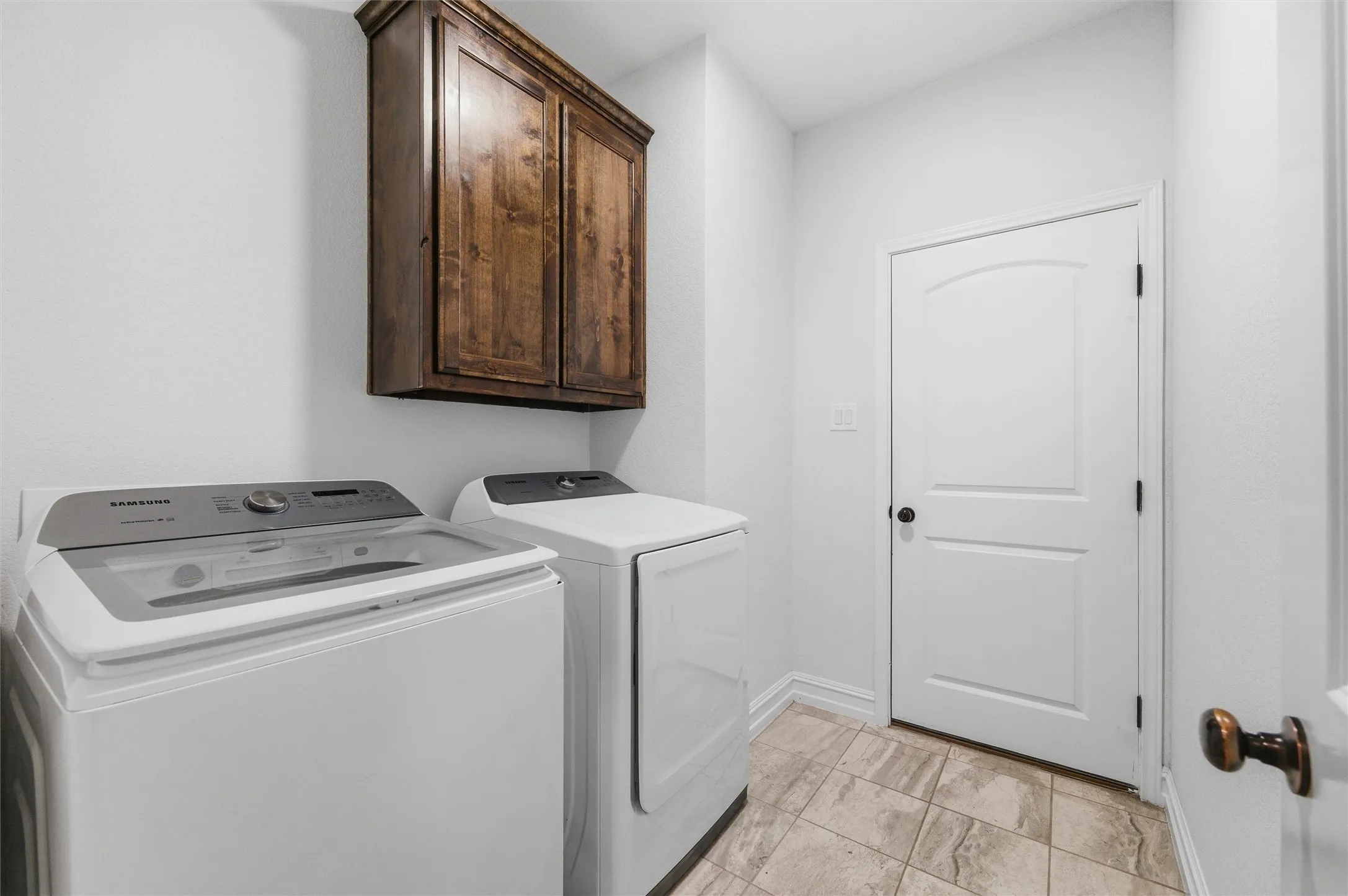 Single Family Residence For Sale in Johnson County , 2501 Bunker Hill Drive, Burleson, Texas 76028, 4 Bedroom, 3 Bathroom, 2 Garage spaces, 2,551 Sqft, built in 2021, Preowned, Price $425,000, mls#21232207, Real Estate Agent in Burleson, Homes For Sale in Johnson county, Homes For Sale in Burleson, Realtor in Burleson Texas, Real Estate Brokerage Independent Realty Texas, Luminita Cordes Realtor