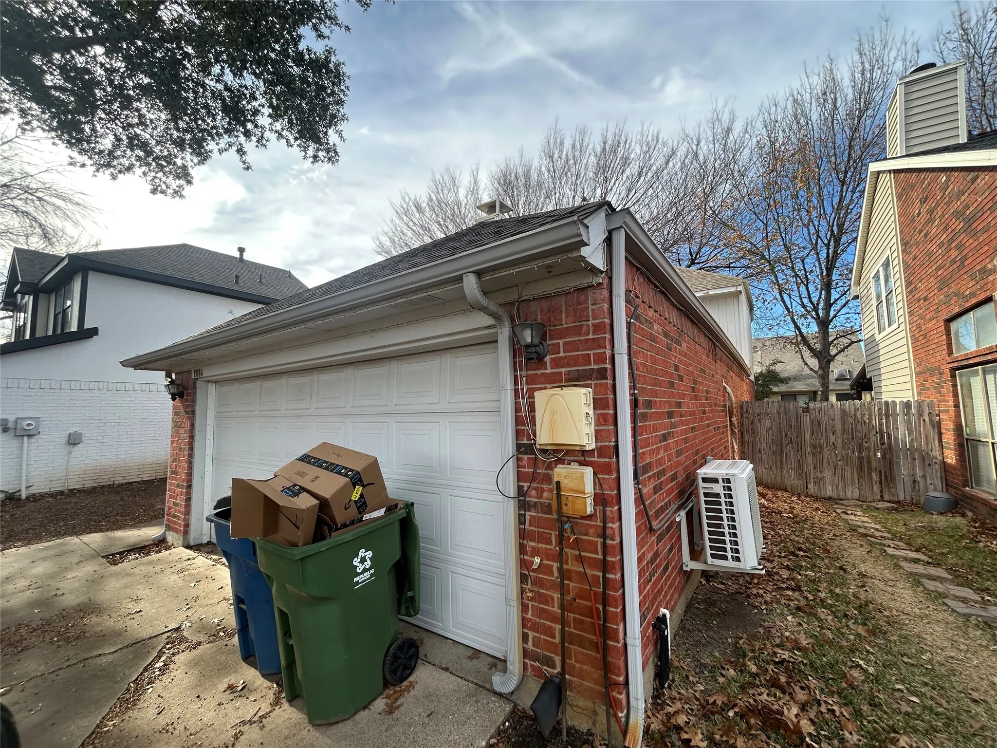 Single Family Residence For Sale in Denton County , 2084 Stillwater Place, Lewisville, Texas 75067, 3 Bedroom, 2 Bathroom, 2 Garage spaces, 1,250 Sqft, built in 1993, mls#21236123, Real Estate Agent in Lewisville, Homes For Sale in Denton county, Homes For Sale in Lewisville, Realtor in Lewisville Texas, Real Estate Brokerage Independent Realty Texas, Luminita Cordes Realtor