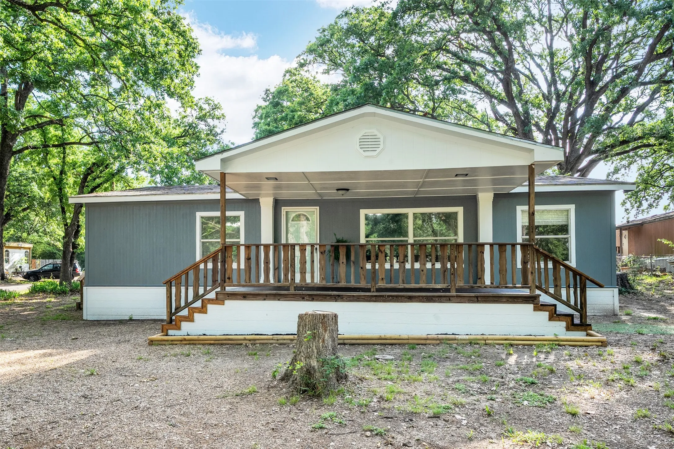 Manufactured Home For Sale in Henderson County , 102 Lakewood Drive, Mabank, Texas 75156, 3 Bedroom, 2 Bathroom, Garage spaces, 1,472 Sqft, built in 1999, Preowned, mls#21236130, Real Estate Agent in Mabank, Homes For Sale in Henderson county, Homes For Sale in Mabank, Realtor in Mabank Texas, Real Estate Brokerage Independent Realty Texas, Luminita Cordes Realtor