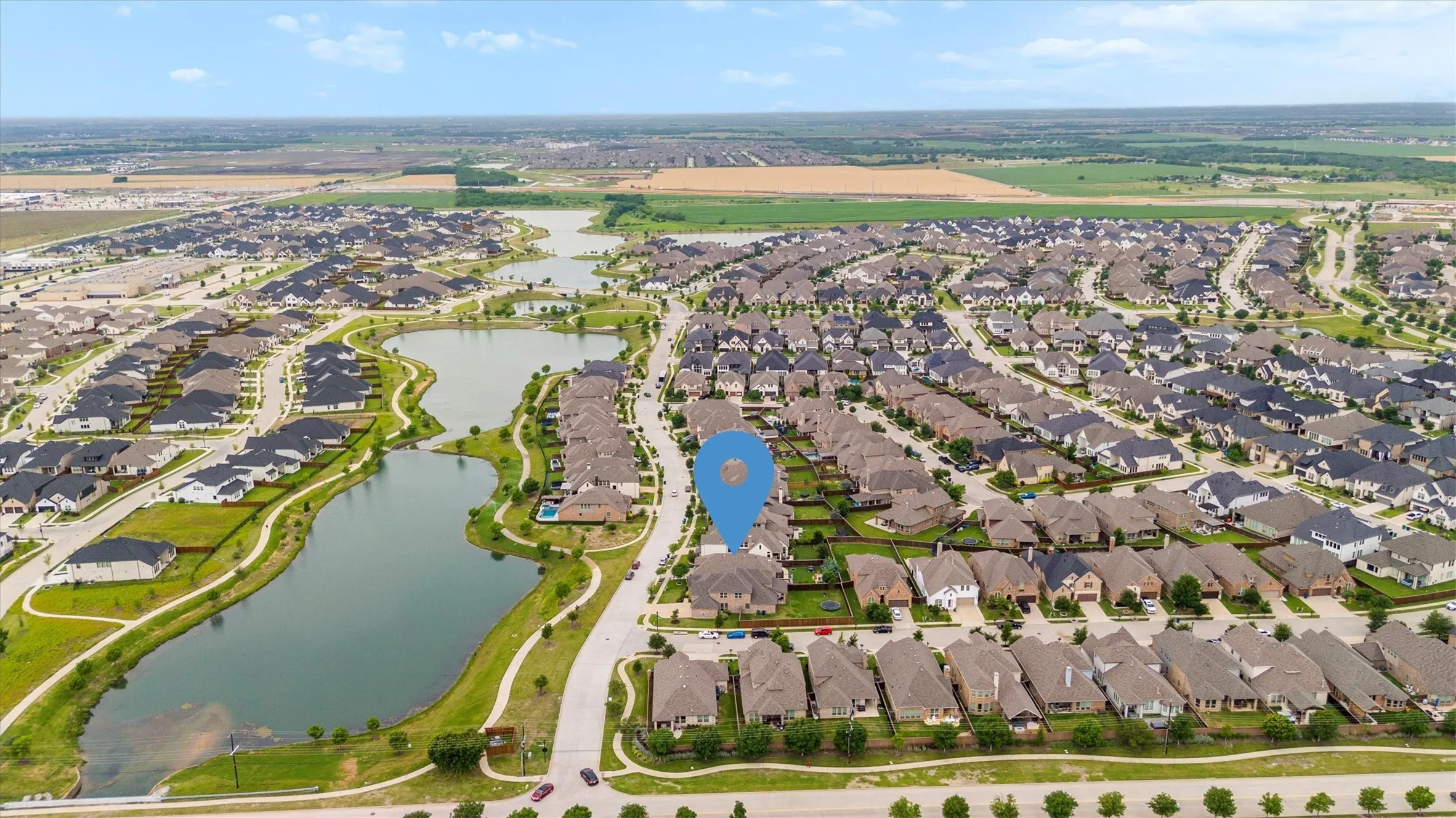 Single Family Residence For Sale in Collin County , 1319 Bridgewater Boulevard, Celina, Texas 75009, 5 Bedroom, 4 Bathroom, 3 Garage spaces, 3,585 Sqft, built in 2018, Preowned, mls#21235644, Real Estate Agent in Celina, Homes For Sale in Collin county, Homes For Sale in Celina, Realtor in Celina Texas, Real Estate Brokerage Independent Realty Texas, Luminita Cordes Realtor