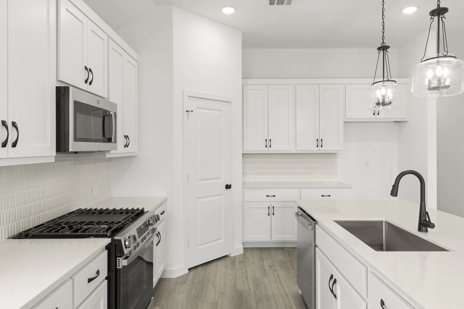 13. 1512 Eagle Meadow - Kitchen (4)