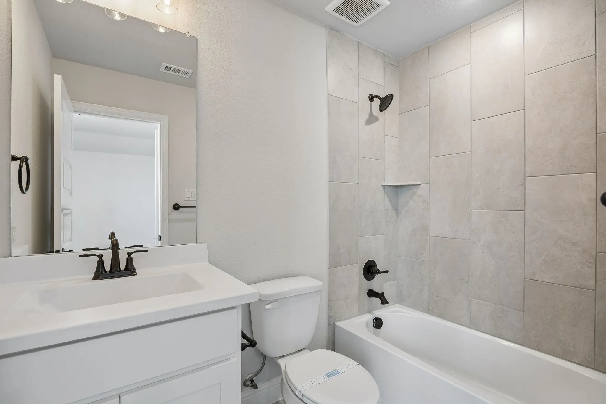 Single Family Residence For Sale in Kaufman County , 117 Joshua Tree Court, Forney, Texas 75126, 5 Bedroom, 4 Bathroom, 2 Garage spaces, 3,050 Sqft, built in 2021, Preowned, mls#21235914, Real Estate Agent in Forney, Homes For Sale in Kaufman county, Homes For Sale in Forney, Realtor in Forney Texas, Real Estate Brokerage Independent Realty Texas, Luminita Cordes Realtor