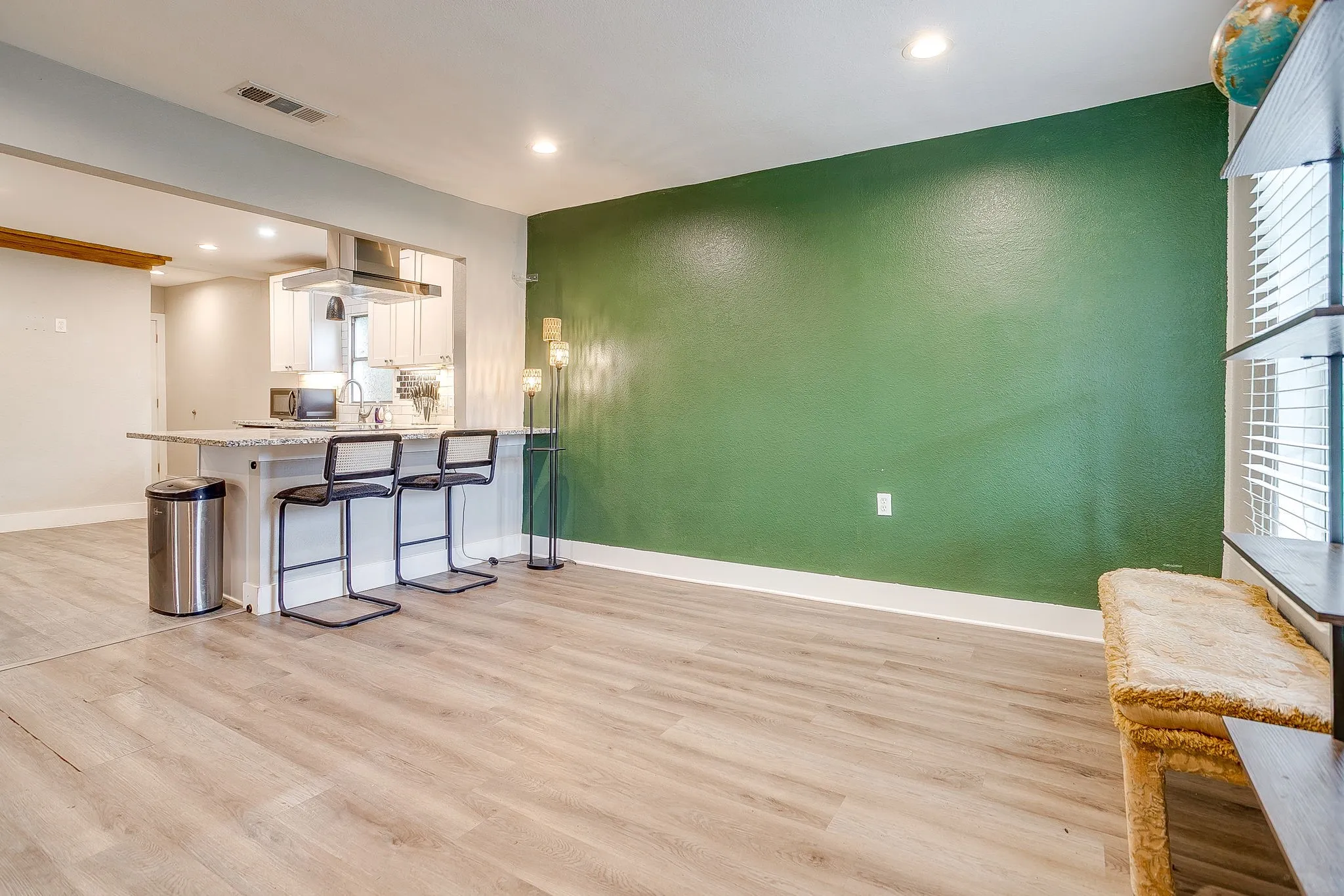 Single Family Residence For Sale in Tarrant County , 5517 Fletcher Avenue, Fort Worth, Texas 76107, 3 Bedroom, 2 Bathroom, Garage spaces, 1,138 Sqft, built in 1939, Preowned, mls#21236220, Real Estate Agent in Fort Worth, Homes For Sale in Tarrant county, Homes For Sale in Fort Worth, Realtor in Fort Worth Texas, Real Estate Brokerage Independent Realty Texas, Luminita Cordes Realtor