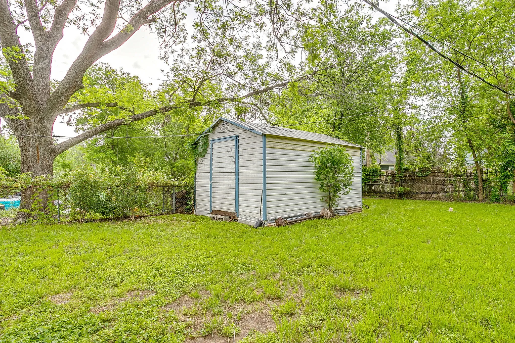 Single Family Residence For Sale in Tarrant County , 5517 Fletcher Avenue, Fort Worth, Texas 76107, 3 Bedroom, 2 Bathroom, Garage spaces, 1,138 Sqft, built in 1939, Preowned, mls#21236220, Real Estate Agent in Fort Worth, Homes For Sale in Tarrant county, Homes For Sale in Fort Worth, Realtor in Fort Worth Texas, Real Estate Brokerage Independent Realty Texas, Luminita Cordes Realtor