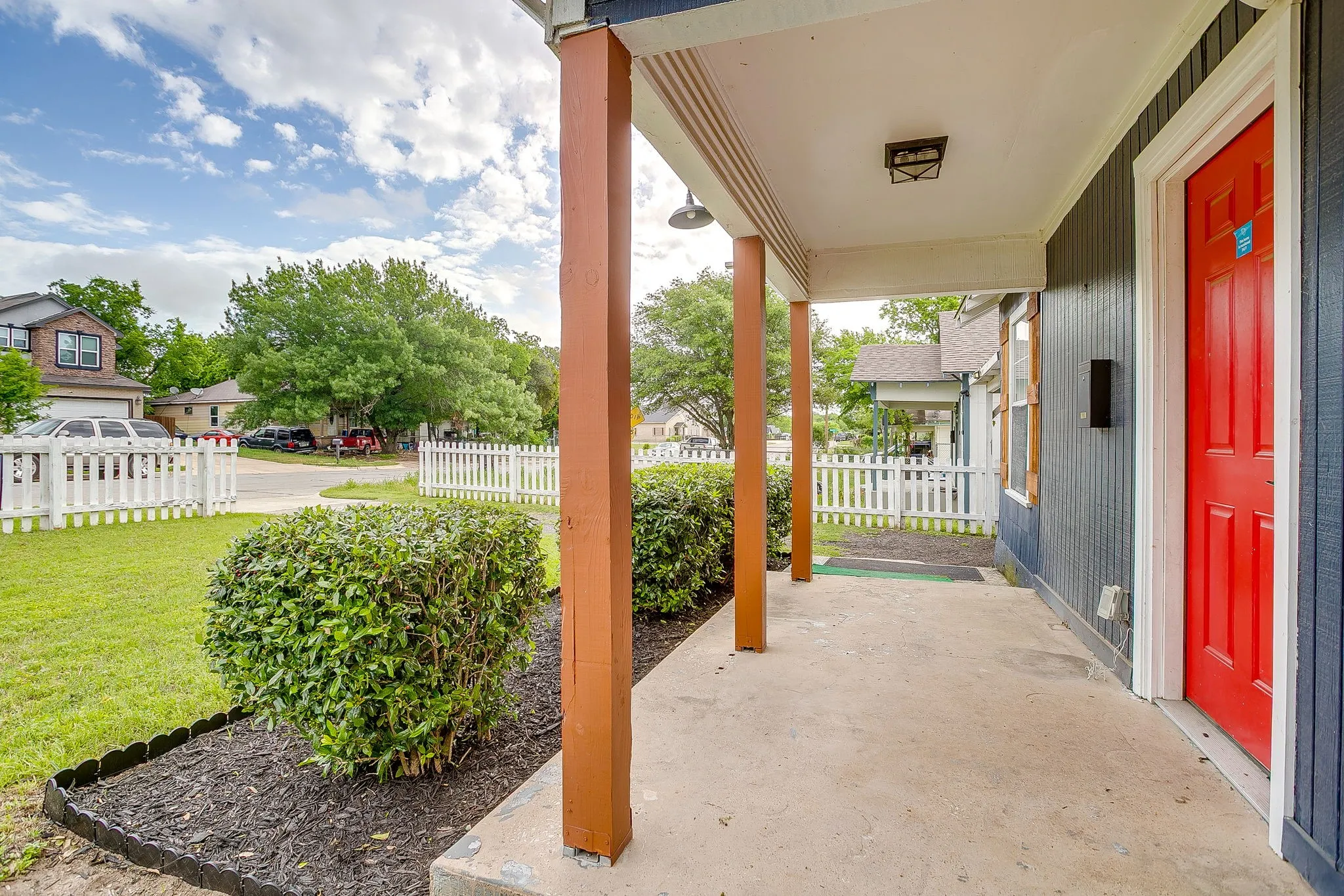 Single Family Residence For Sale in Tarrant County , 5517 Fletcher Avenue, Fort Worth, Texas 76107, 3 Bedroom, 2 Bathroom, Garage spaces, 1,138 Sqft, built in 1939, Preowned, mls#21236220, Real Estate Agent in Fort Worth, Homes For Sale in Tarrant county, Homes For Sale in Fort Worth, Realtor in Fort Worth Texas, Real Estate Brokerage Independent Realty Texas, Luminita Cordes Realtor