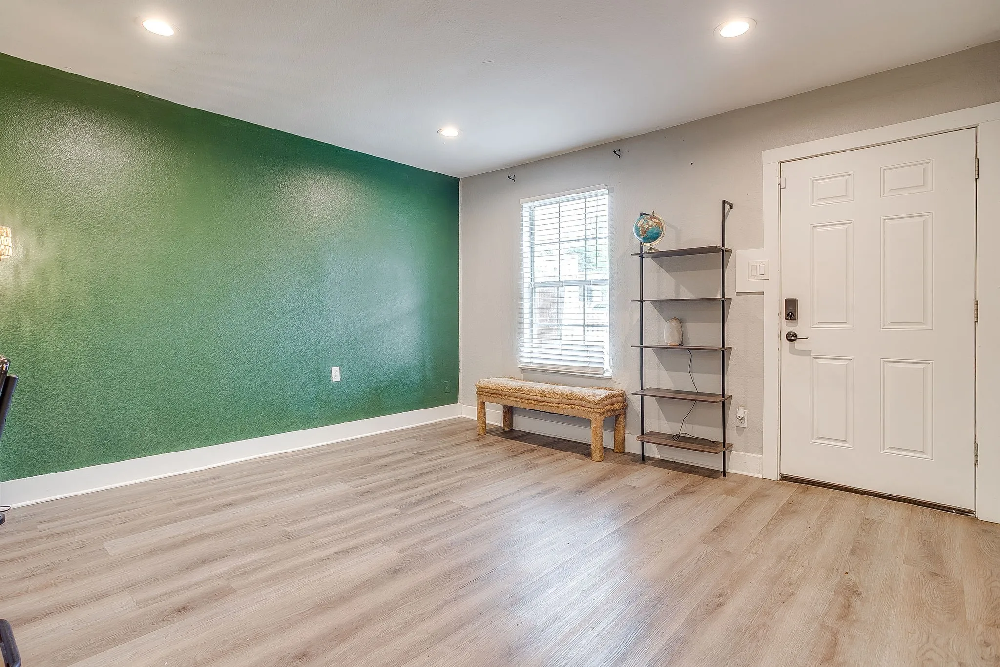 Single Family Residence For Sale in Tarrant County , 5517 Fletcher Avenue, Fort Worth, Texas 76107, 3 Bedroom, 2 Bathroom, Garage spaces, 1,138 Sqft, built in 1939, Preowned, mls#21236220, Real Estate Agent in Fort Worth, Homes For Sale in Tarrant county, Homes For Sale in Fort Worth, Realtor in Fort Worth Texas, Real Estate Brokerage Independent Realty Texas, Luminita Cordes Realtor