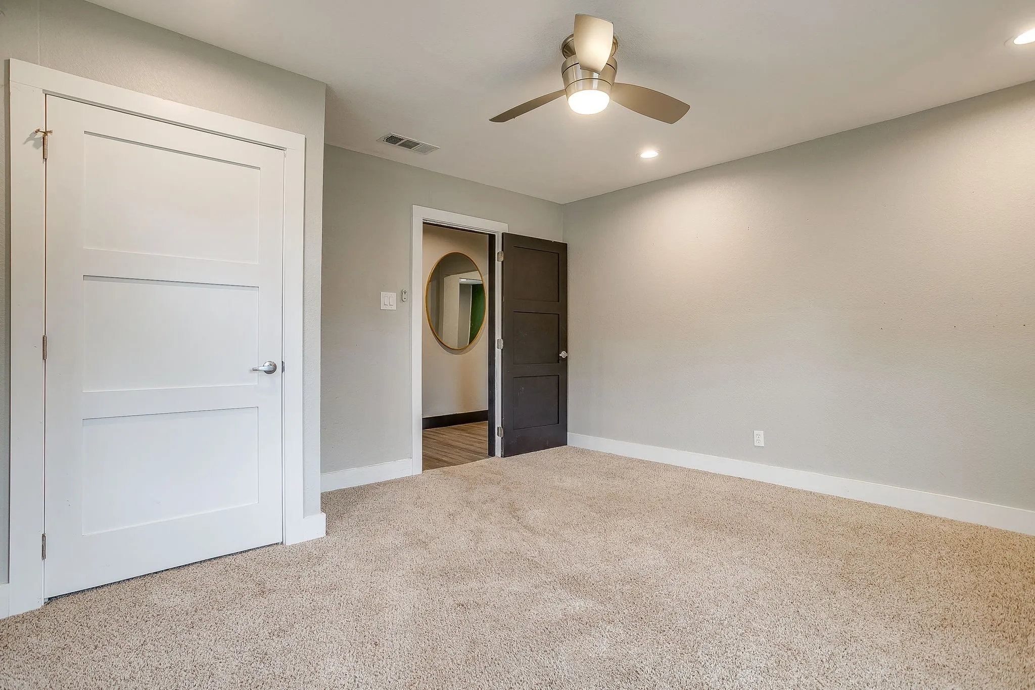 Single Family Residence For Sale in Tarrant County , 5517 Fletcher Avenue, Fort Worth, Texas 76107, 3 Bedroom, 2 Bathroom, Garage spaces, 1,138 Sqft, built in 1939, Preowned, mls#21236220, Real Estate Agent in Fort Worth, Homes For Sale in Tarrant county, Homes For Sale in Fort Worth, Realtor in Fort Worth Texas, Real Estate Brokerage Independent Realty Texas, Luminita Cordes Realtor
