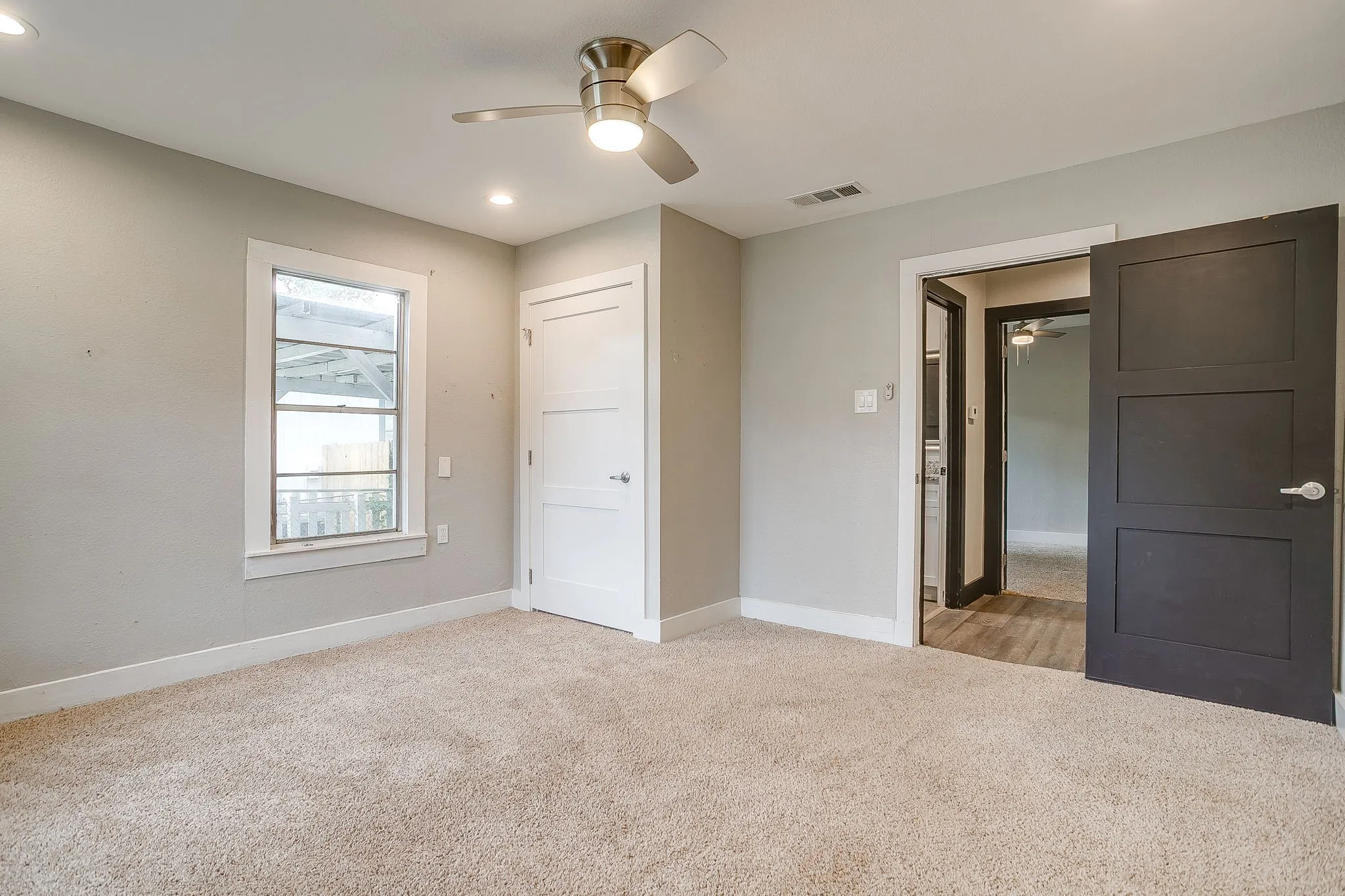 Single Family Residence For Sale in Tarrant County , 5517 Fletcher Avenue, Fort Worth, Texas 76107, 3 Bedroom, 2 Bathroom, Garage spaces, 1,138 Sqft, built in 1939, Preowned, mls#21236220, Real Estate Agent in Fort Worth, Homes For Sale in Tarrant county, Homes For Sale in Fort Worth, Realtor in Fort Worth Texas, Real Estate Brokerage Independent Realty Texas, Luminita Cordes Realtor