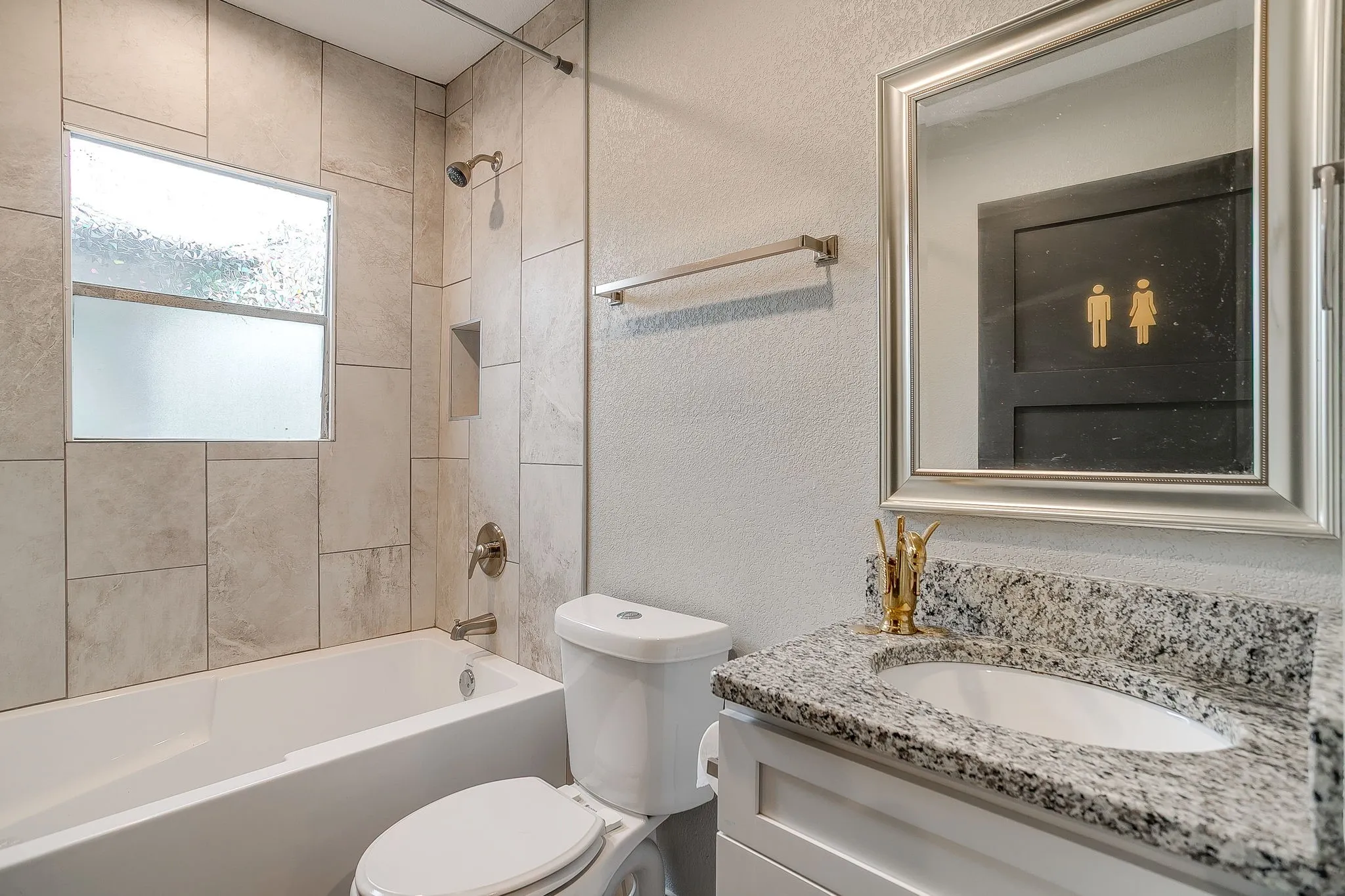 Single Family Residence For Sale in Tarrant County , 5517 Fletcher Avenue, Fort Worth, Texas 76107, 3 Bedroom, 2 Bathroom, Garage spaces, 1,138 Sqft, built in 1939, Preowned, mls#21236220, Real Estate Agent in Fort Worth, Homes For Sale in Tarrant county, Homes For Sale in Fort Worth, Realtor in Fort Worth Texas, Real Estate Brokerage Independent Realty Texas, Luminita Cordes Realtor