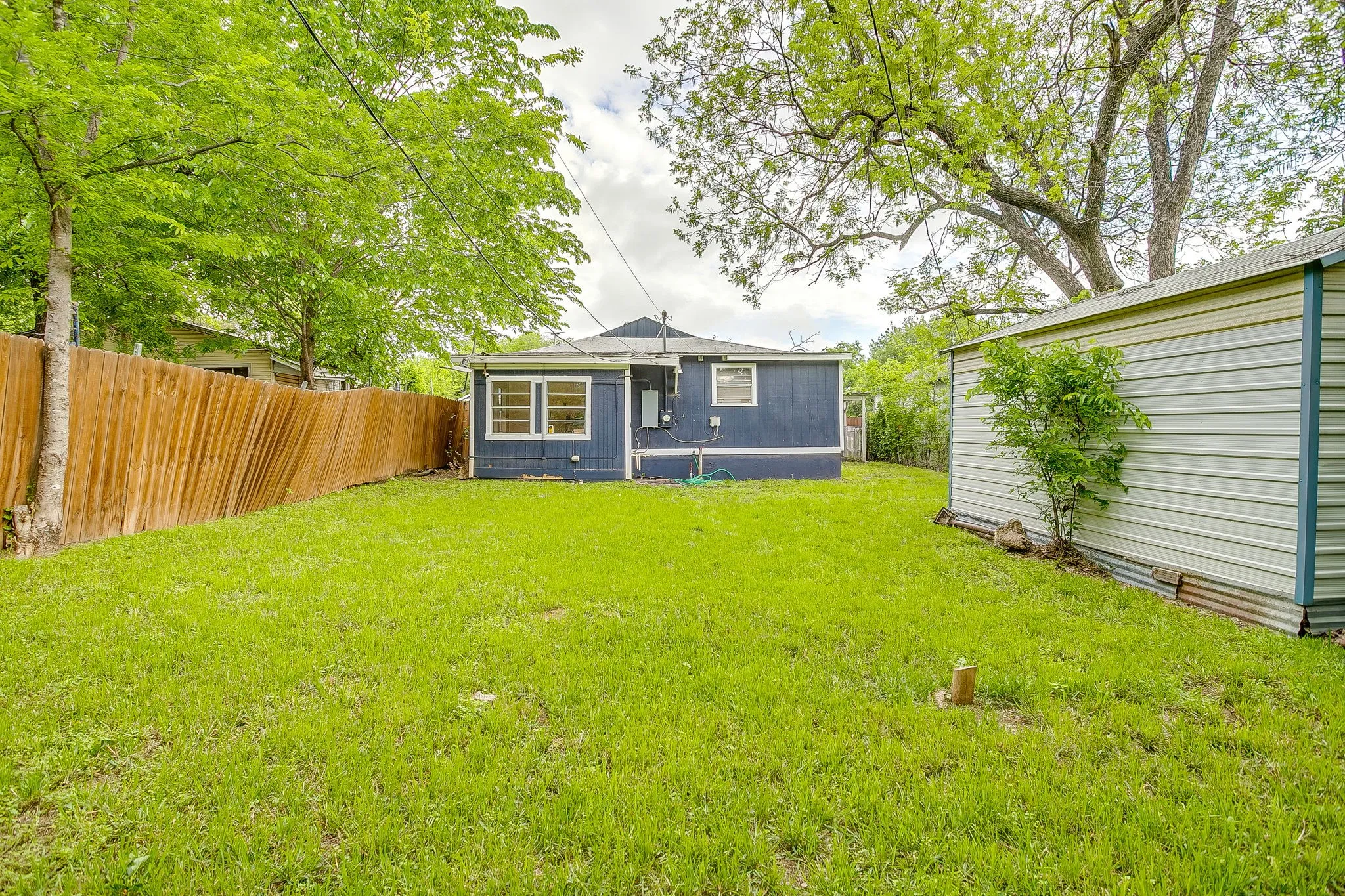 Single Family Residence For Sale in Tarrant County , 5517 Fletcher Avenue, Fort Worth, Texas 76107, 3 Bedroom, 2 Bathroom, Garage spaces, 1,138 Sqft, built in 1939, Preowned, mls#21236220, Real Estate Agent in Fort Worth, Homes For Sale in Tarrant county, Homes For Sale in Fort Worth, Realtor in Fort Worth Texas, Real Estate Brokerage Independent Realty Texas, Luminita Cordes Realtor