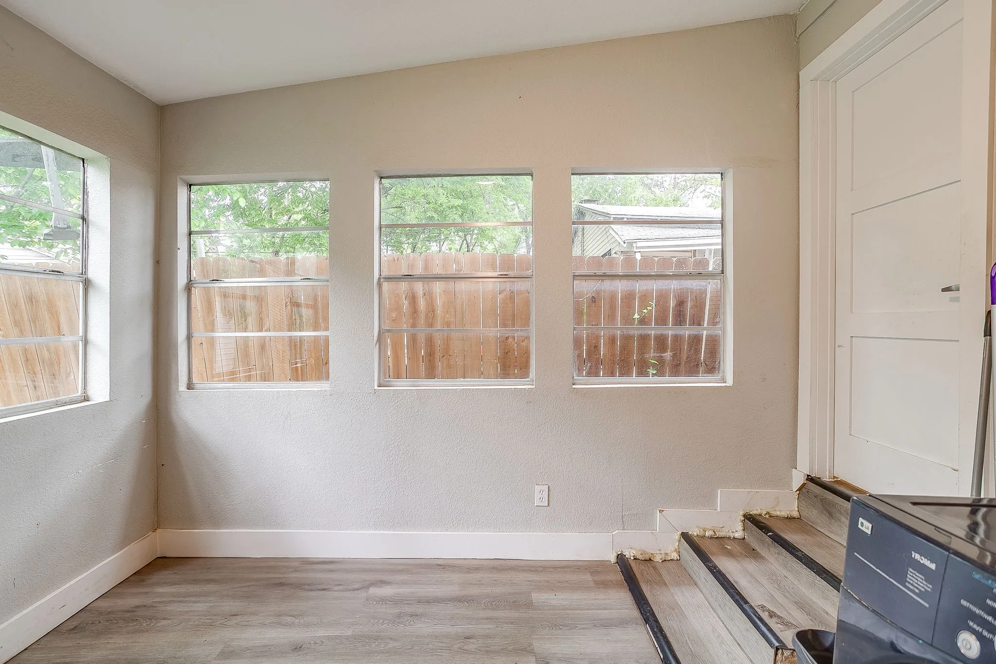 Single Family Residence For Sale in Tarrant County , 5517 Fletcher Avenue, Fort Worth, Texas 76107, 3 Bedroom, 2 Bathroom, Garage spaces, 1,138 Sqft, built in 1939, Preowned, mls#21236220, Real Estate Agent in Fort Worth, Homes For Sale in Tarrant county, Homes For Sale in Fort Worth, Realtor in Fort Worth Texas, Real Estate Brokerage Independent Realty Texas, Luminita Cordes Realtor