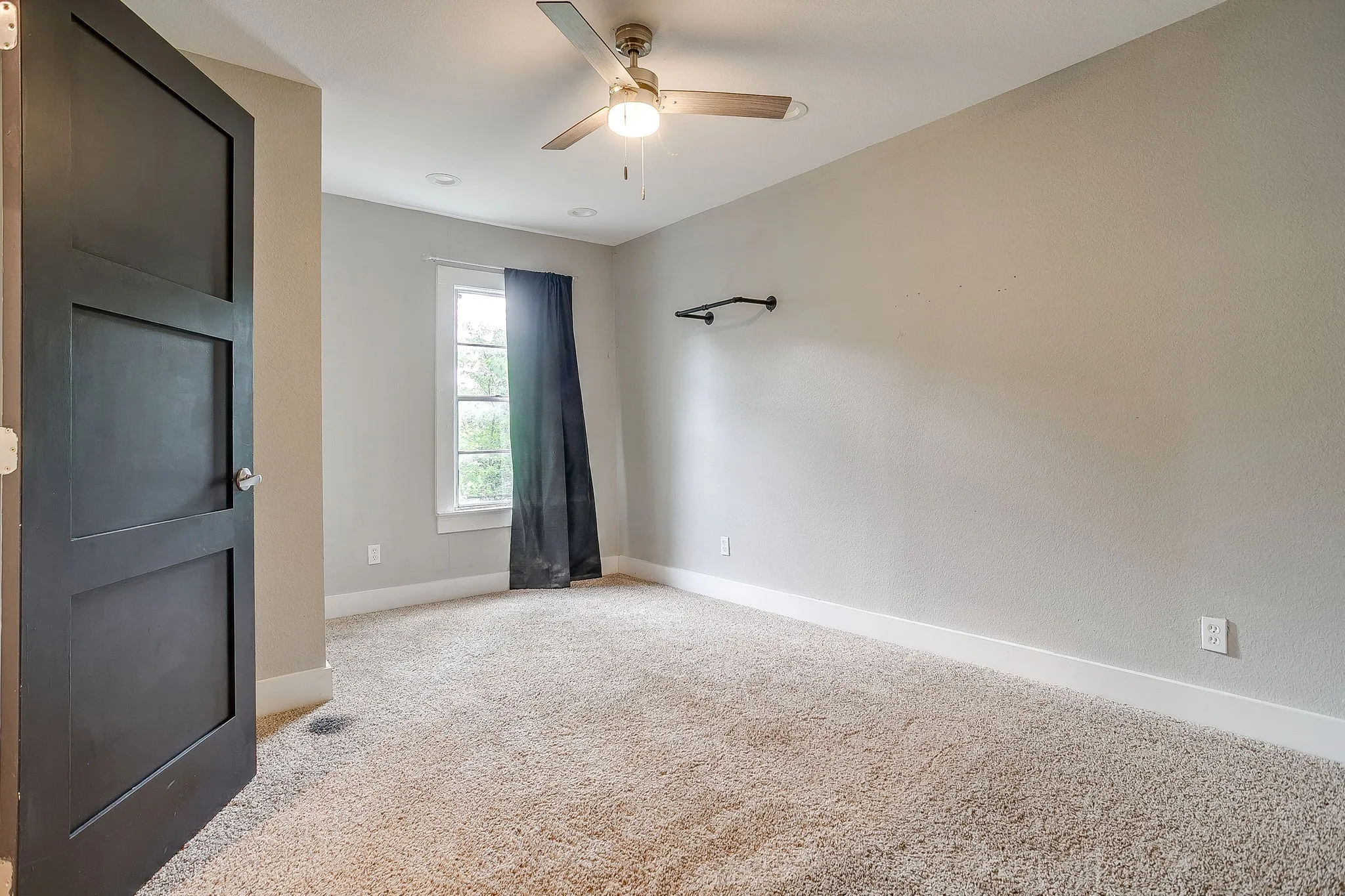 Single Family Residence For Sale in Tarrant County , 5517 Fletcher Avenue, Fort Worth, Texas 76107, 3 Bedroom, 2 Bathroom, Garage spaces, 1,138 Sqft, built in 1939, Preowned, mls#21236220, Real Estate Agent in Fort Worth, Homes For Sale in Tarrant county, Homes For Sale in Fort Worth, Realtor in Fort Worth Texas, Real Estate Brokerage Independent Realty Texas, Luminita Cordes Realtor