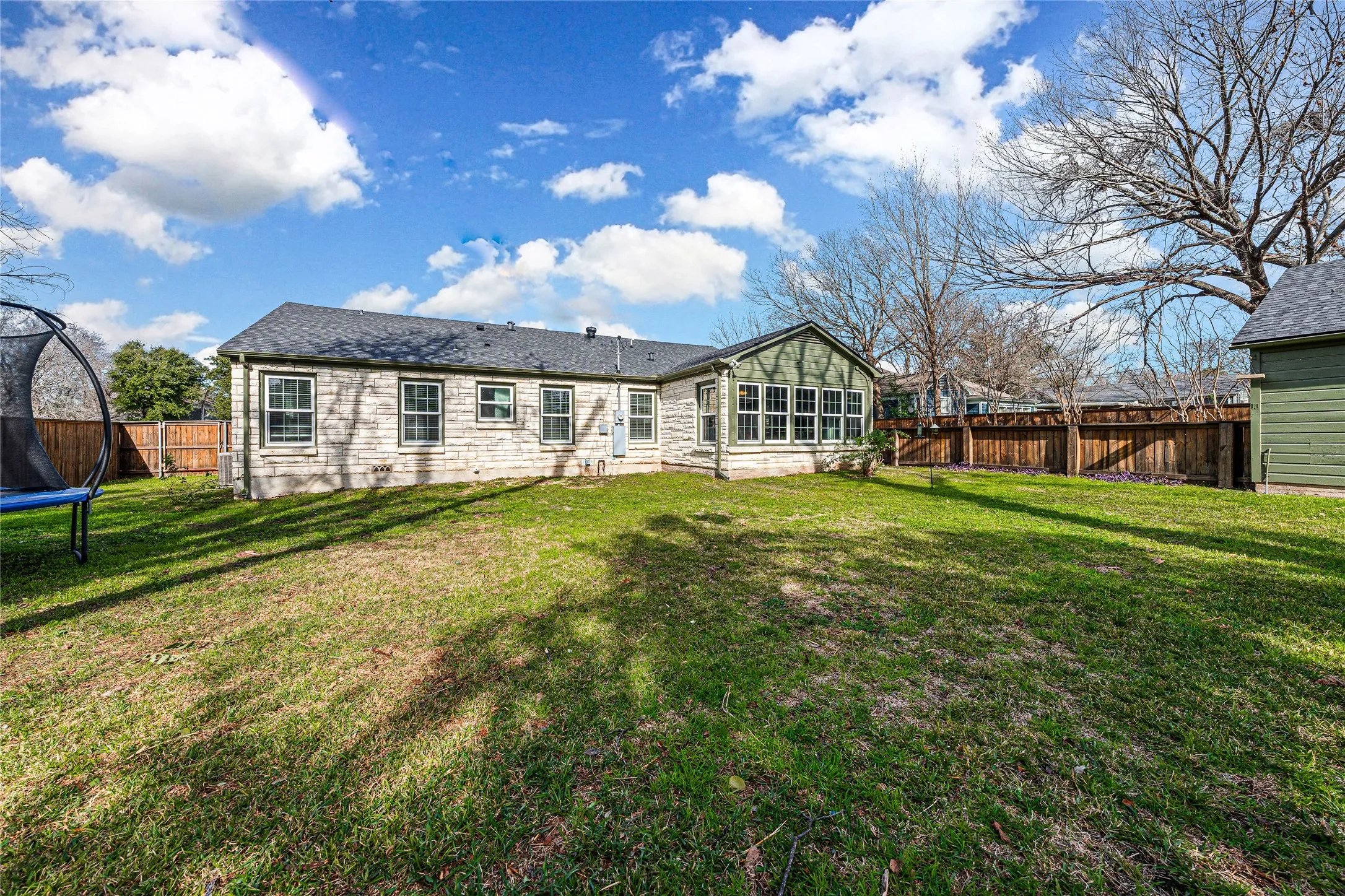Single Family Residence For Sale in Mc Lennan County , 3218 Cumberland Avenue, Waco, Texas 76707, 3 Bedroom, 2 Bathroom, 2 Garage spaces, 2,112 Sqft, built in 1948, mls#21236198, Real Estate Agent in Waco, Homes For Sale in Mc Lennan county, Homes For Sale in Waco, Realtor in Waco Texas, Real Estate Brokerage Independent Realty Texas, Luminita Cordes Realtor