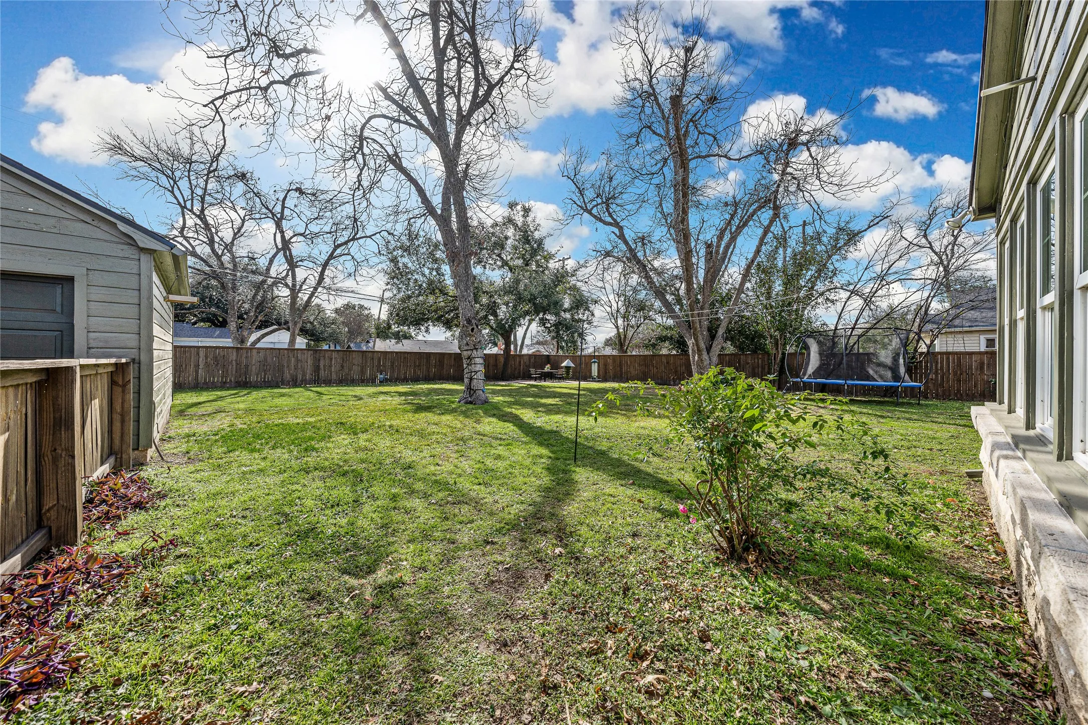 Single Family Residence For Sale in Mc Lennan County , 3218 Cumberland Avenue, Waco, Texas 76707, 3 Bedroom, 2 Bathroom, 2 Garage spaces, 2,112 Sqft, built in 1948, mls#21236198, Real Estate Agent in Waco, Homes For Sale in Mc Lennan county, Homes For Sale in Waco, Realtor in Waco Texas, Real Estate Brokerage Independent Realty Texas, Luminita Cordes Realtor