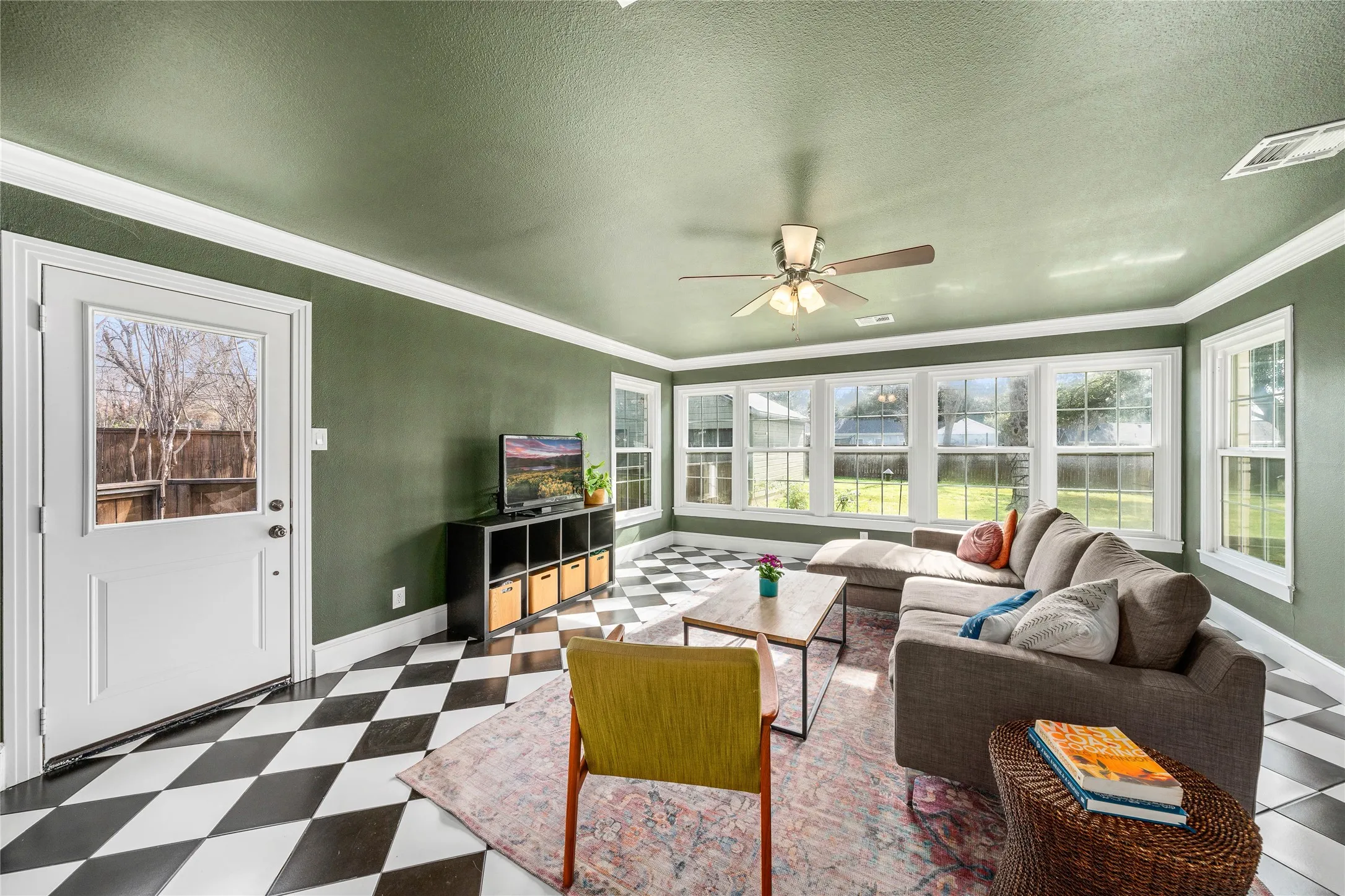 Single Family Residence For Sale in Mc Lennan County , 3218 Cumberland Avenue, Waco, Texas 76707, 3 Bedroom, 2 Bathroom, 2 Garage spaces, 2,112 Sqft, built in 1948, mls#21236198, Real Estate Agent in Waco, Homes For Sale in Mc Lennan county, Homes For Sale in Waco, Realtor in Waco Texas, Real Estate Brokerage Independent Realty Texas, Luminita Cordes Realtor