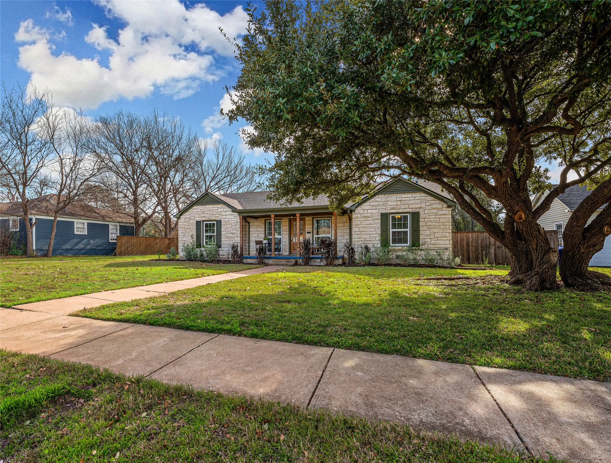 Single Family Residence For Sale in Mc Lennan County , 3218 Cumberland Avenue, Waco, Texas 76707, 3 Bedroom, 2 Bathroom, 2 Garage spaces, 2,112 Sqft, built in 1948, mls#21236198, Real Estate Agent in Waco, Homes For Sale in Mc Lennan county, Homes For Sale in Waco, Realtor in Waco Texas, Real Estate Brokerage Independent Realty Texas, Luminita Cordes Realtor
