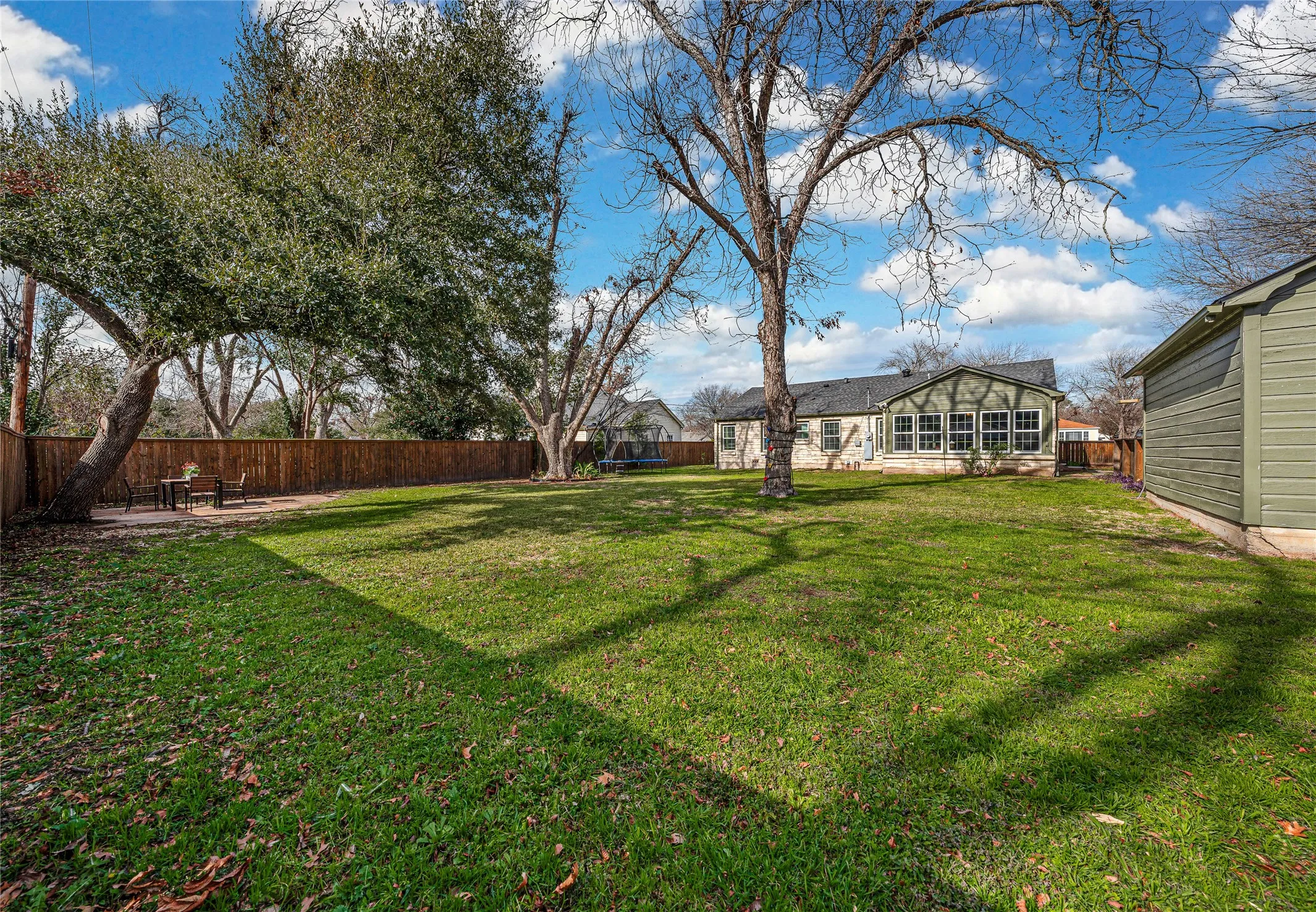Single Family Residence For Sale in Mc Lennan County , 3218 Cumberland Avenue, Waco, Texas 76707, 3 Bedroom, 2 Bathroom, 2 Garage spaces, 2,112 Sqft, built in 1948, mls#21236198, Real Estate Agent in Waco, Homes For Sale in Mc Lennan county, Homes For Sale in Waco, Realtor in Waco Texas, Real Estate Brokerage Independent Realty Texas, Luminita Cordes Realtor